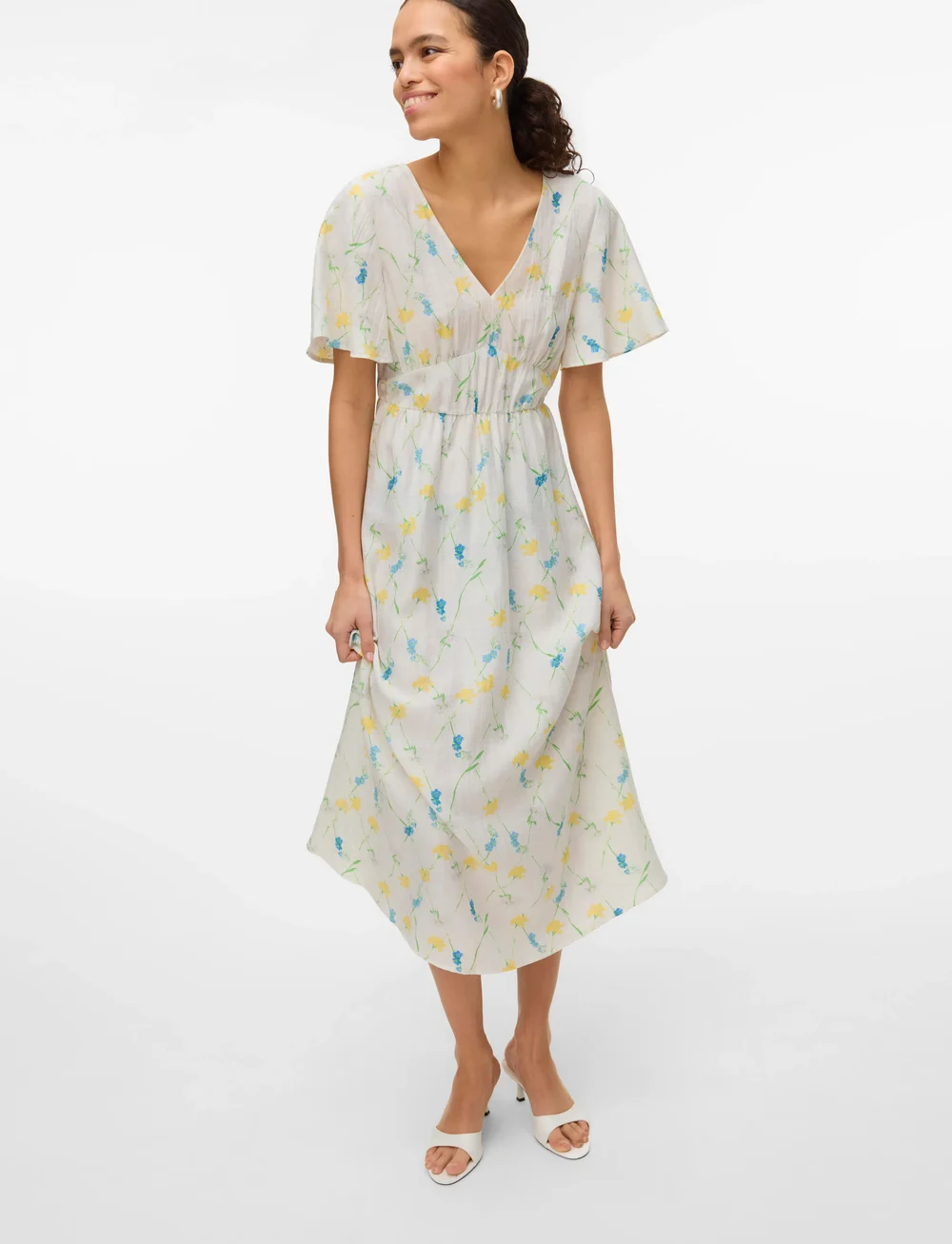 Vero Moda - VMFLORA OLGA SS 7/8 DRESS WVN GA - midi kjoler - snow white - 3