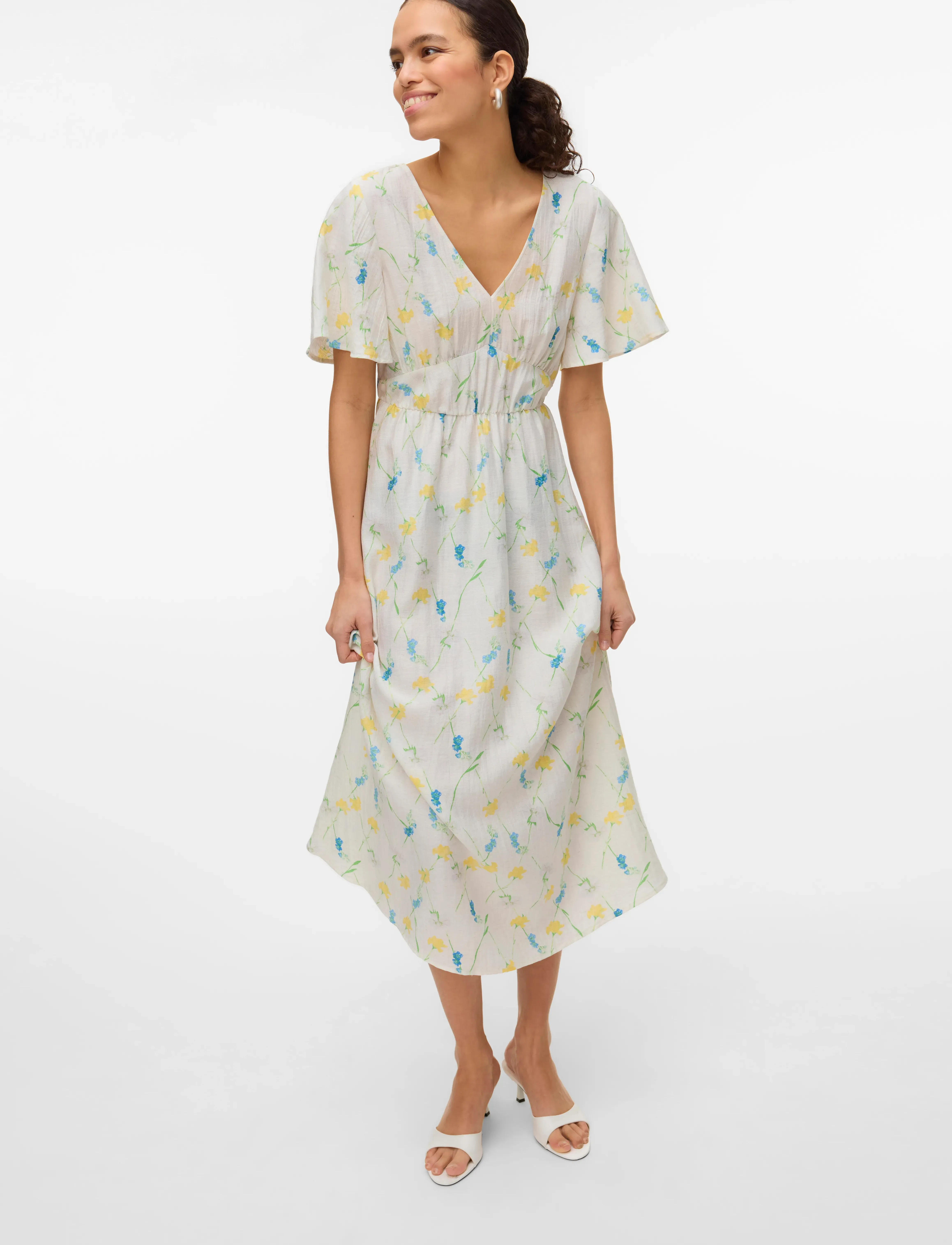Vero Moda - VMFLORA OLGA SS 7/8 DRESS WVN GA - midi kjoler - snow white - 3