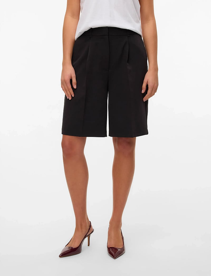 Vero Moda - AWPASSI MW KNEE SHORTS NOOS - bermudashorts - black - 0