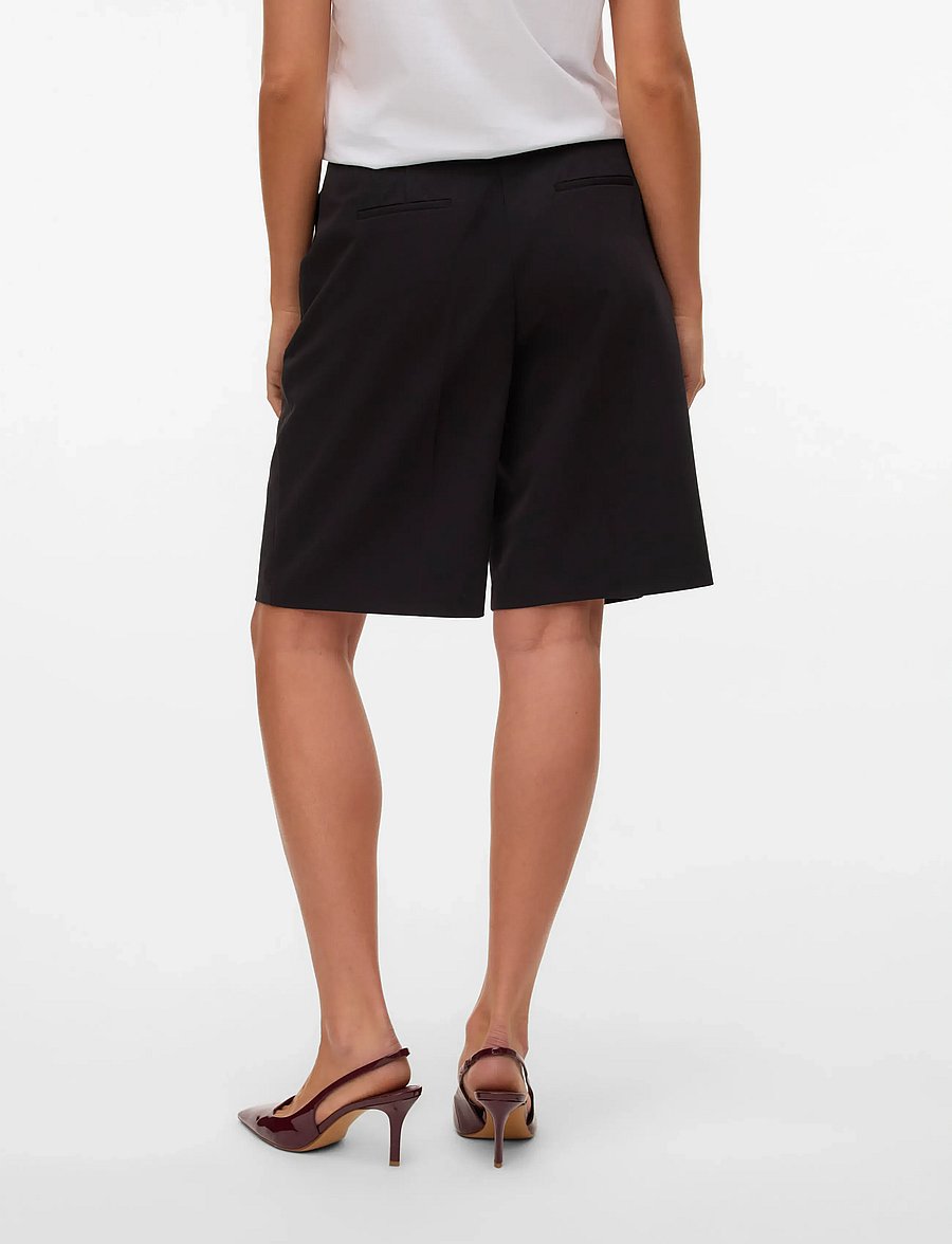 Vero Moda - AWPASSI MW KNEE SHORTS NOOS - bermuda püksid - black - 2
