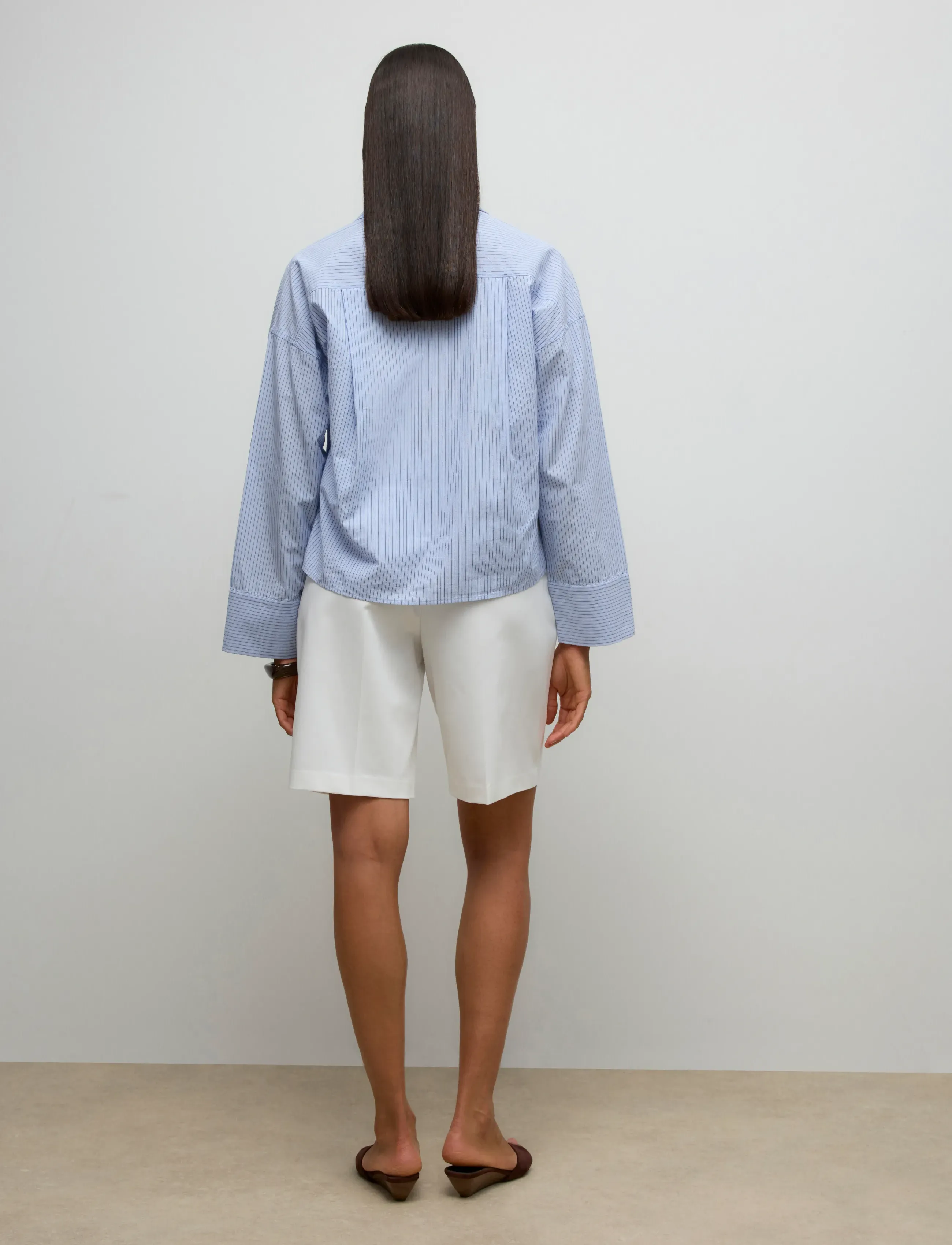 Vero Moda - AWPASSI MW KNEE SHORTS NOOS - bermudas - snow white - 2