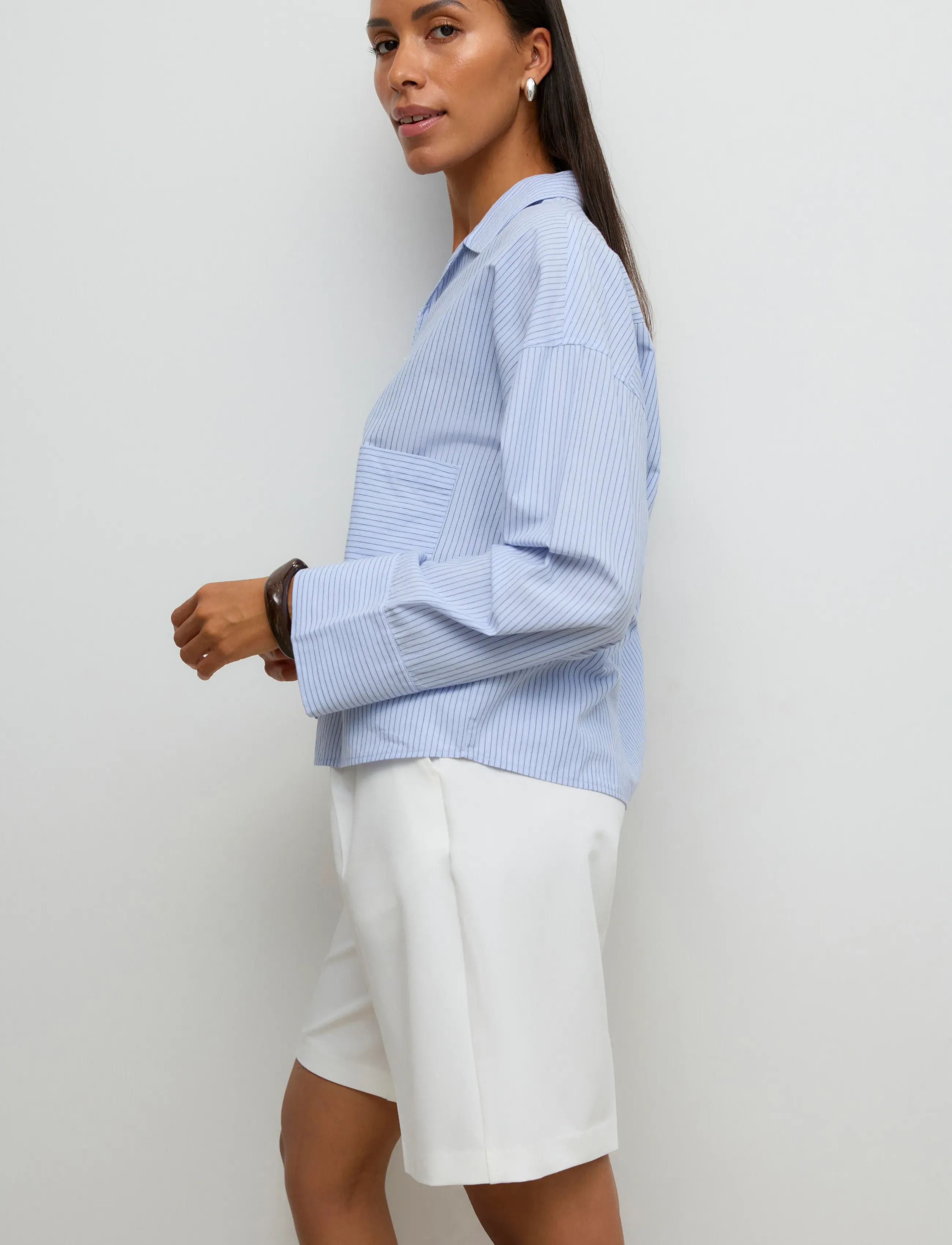 Vero Moda - AWPASSI MW KNEE SHORTS NOOS - bermudas - snow white - 3