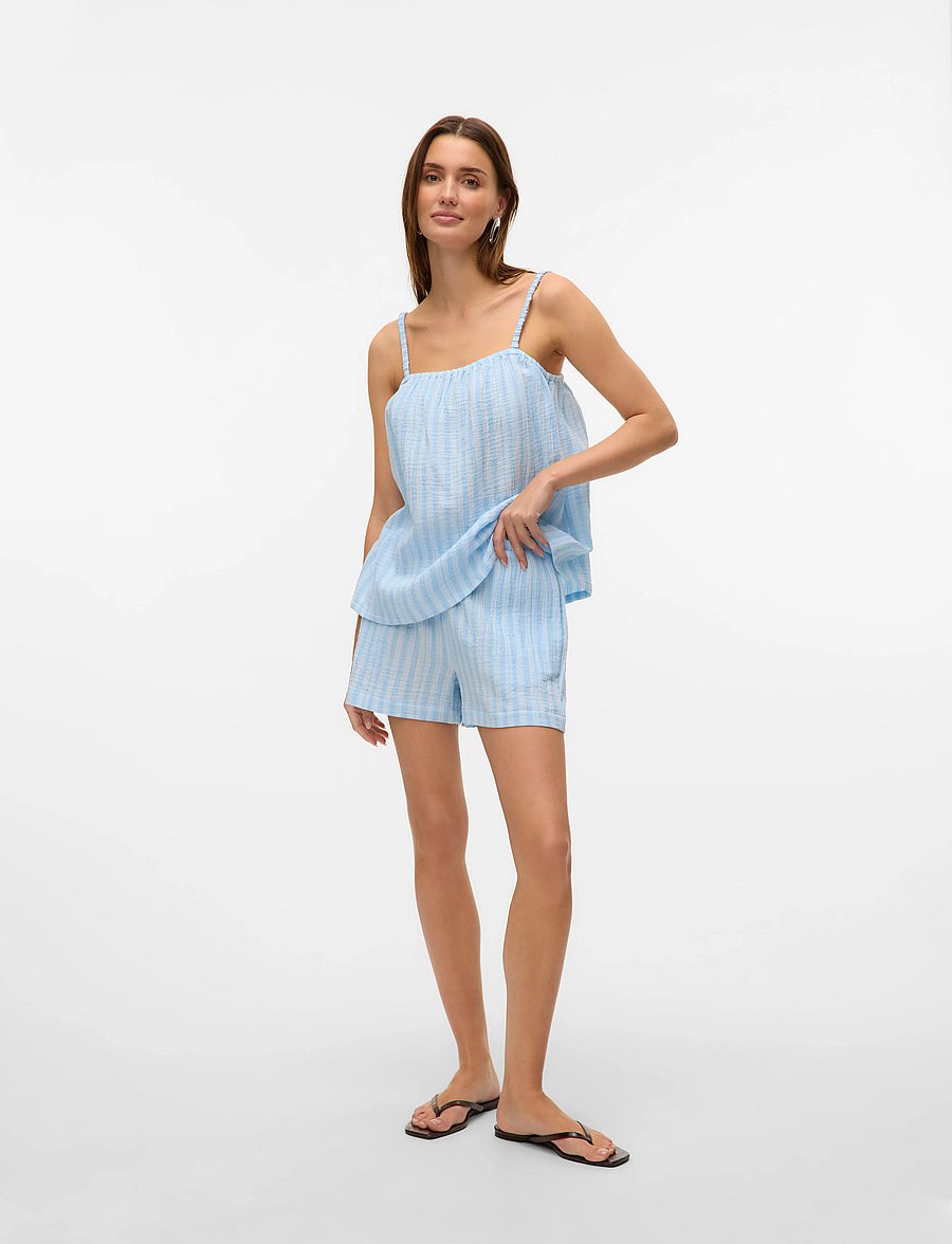 Vero Moda - VMNANNA SHORTS WVN GA - freizeitshorts - airy blue - 3