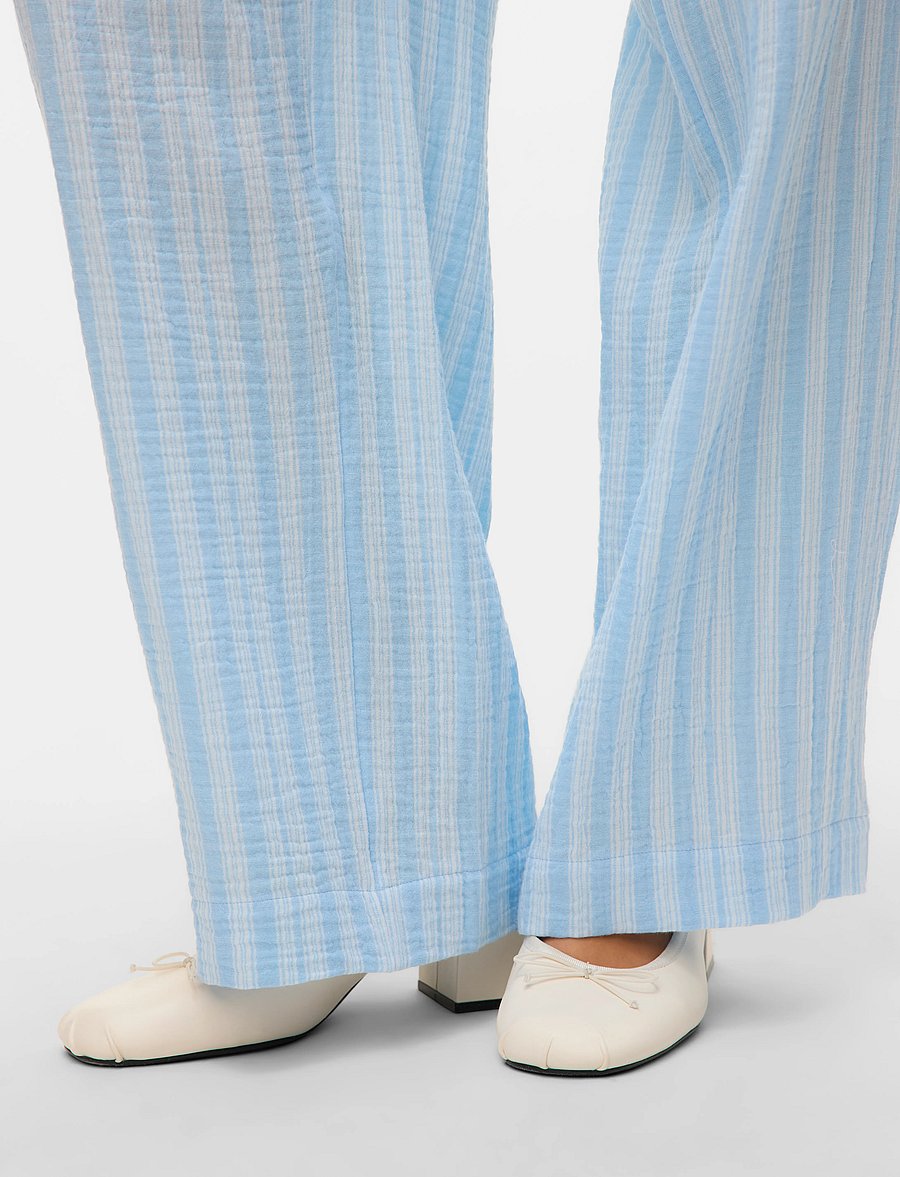 Vero Moda - VMNANNA NW WIDE PANT WVN GA - bukser med brede ben - airy blue - 5