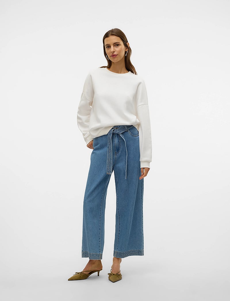 Vero Moda - VMPERNILLE BEA LS SWEAT BOX JRS - alltags-style - snow white - 0