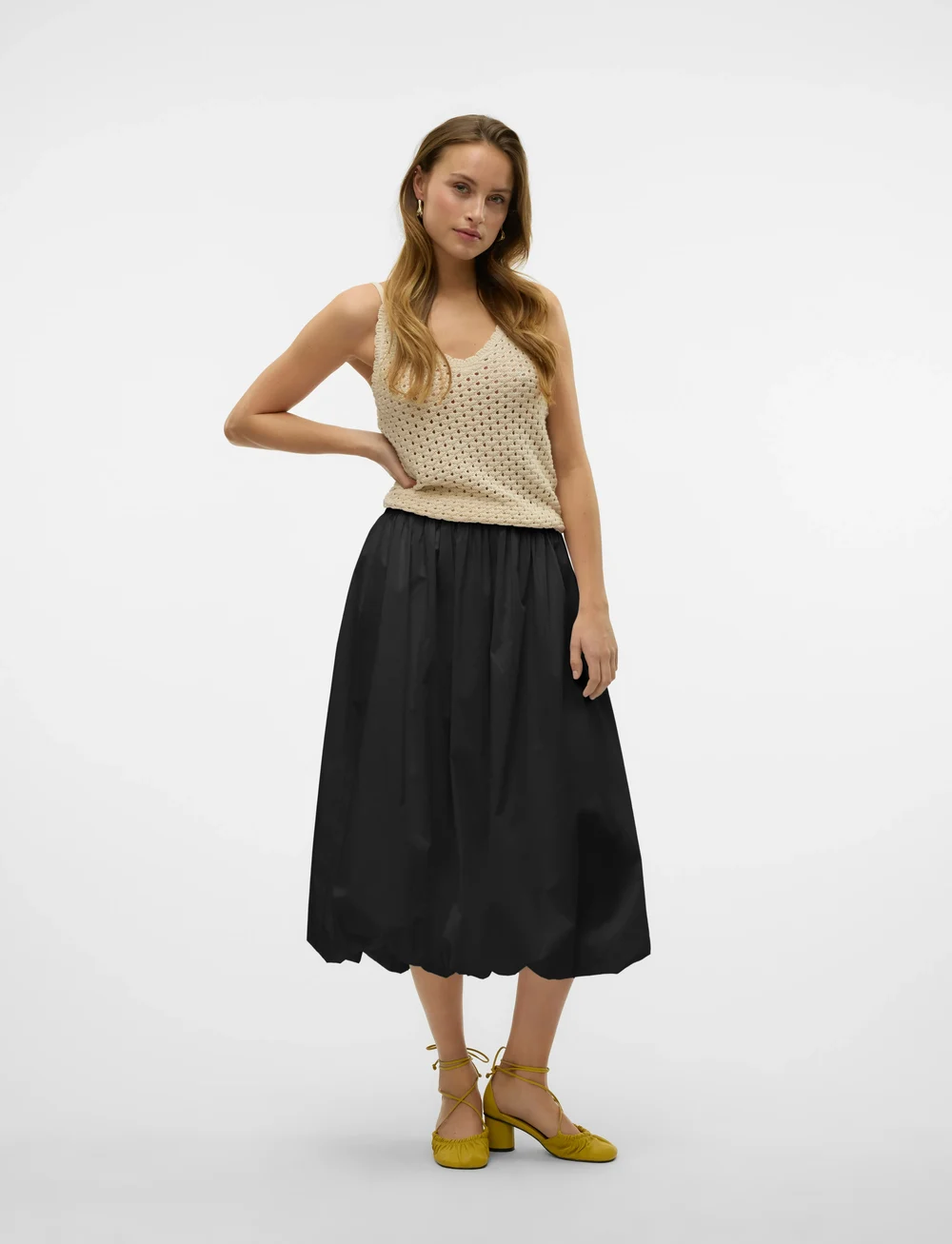 Vero Moda - VMFRIBA MW 7/8 BALLOON SKIRT WVN GA - midi skjørt - black - 0