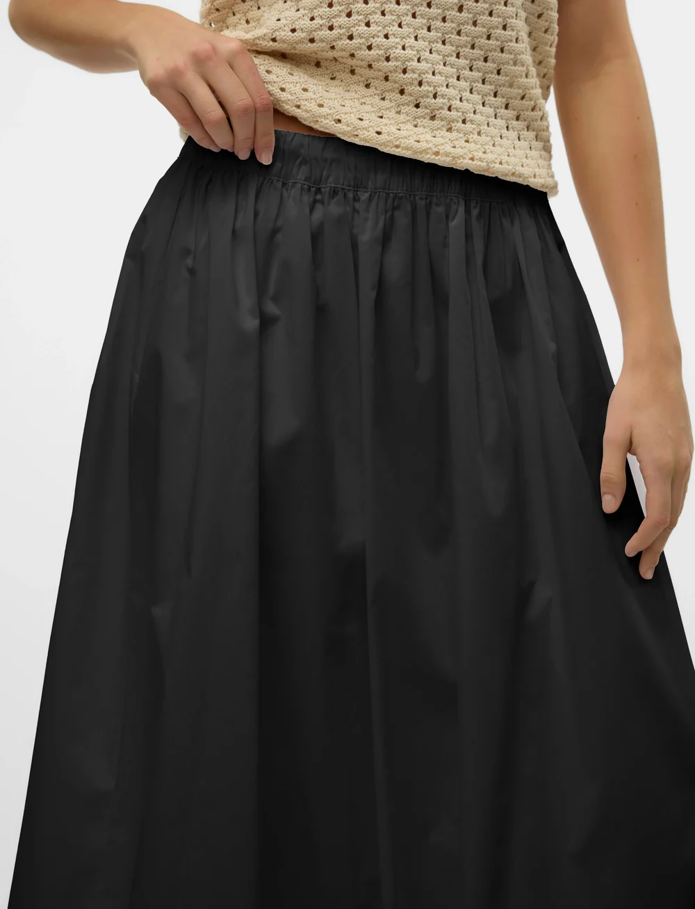 Vero Moda - VMFRIBA MW 7/8 BALLOON SKIRT WVN GA - midi skjørt - black - 3