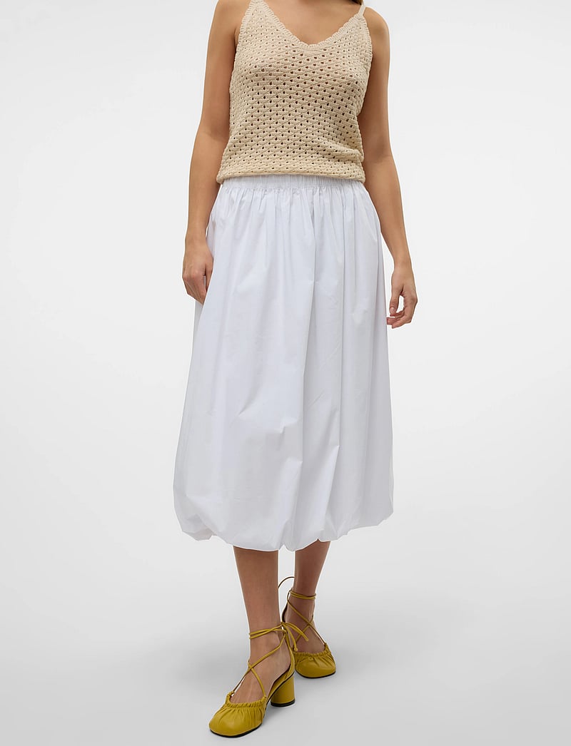 Vero Moda - VMFRIBA MW 7/8 BALLOON SKIRT WVN GA - midi kjolar - snow white - 4