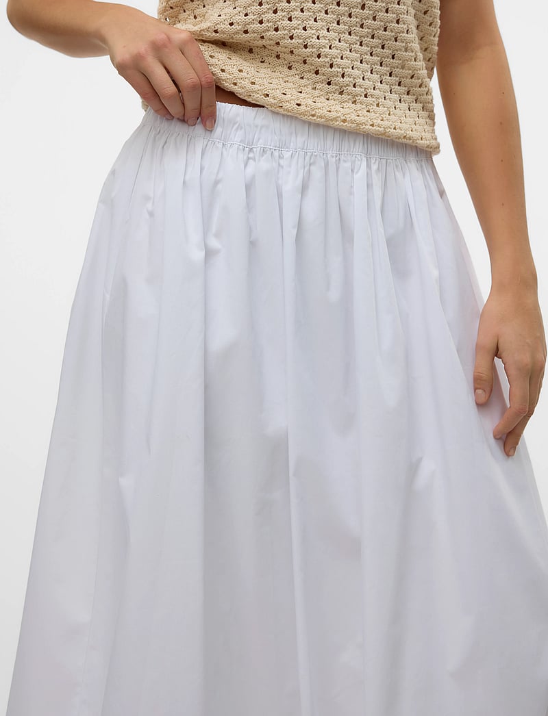 Vero Moda - VMFRIBA MW 7/8 BALLOON SKIRT WVN GA - midi kjolar - snow white - 5