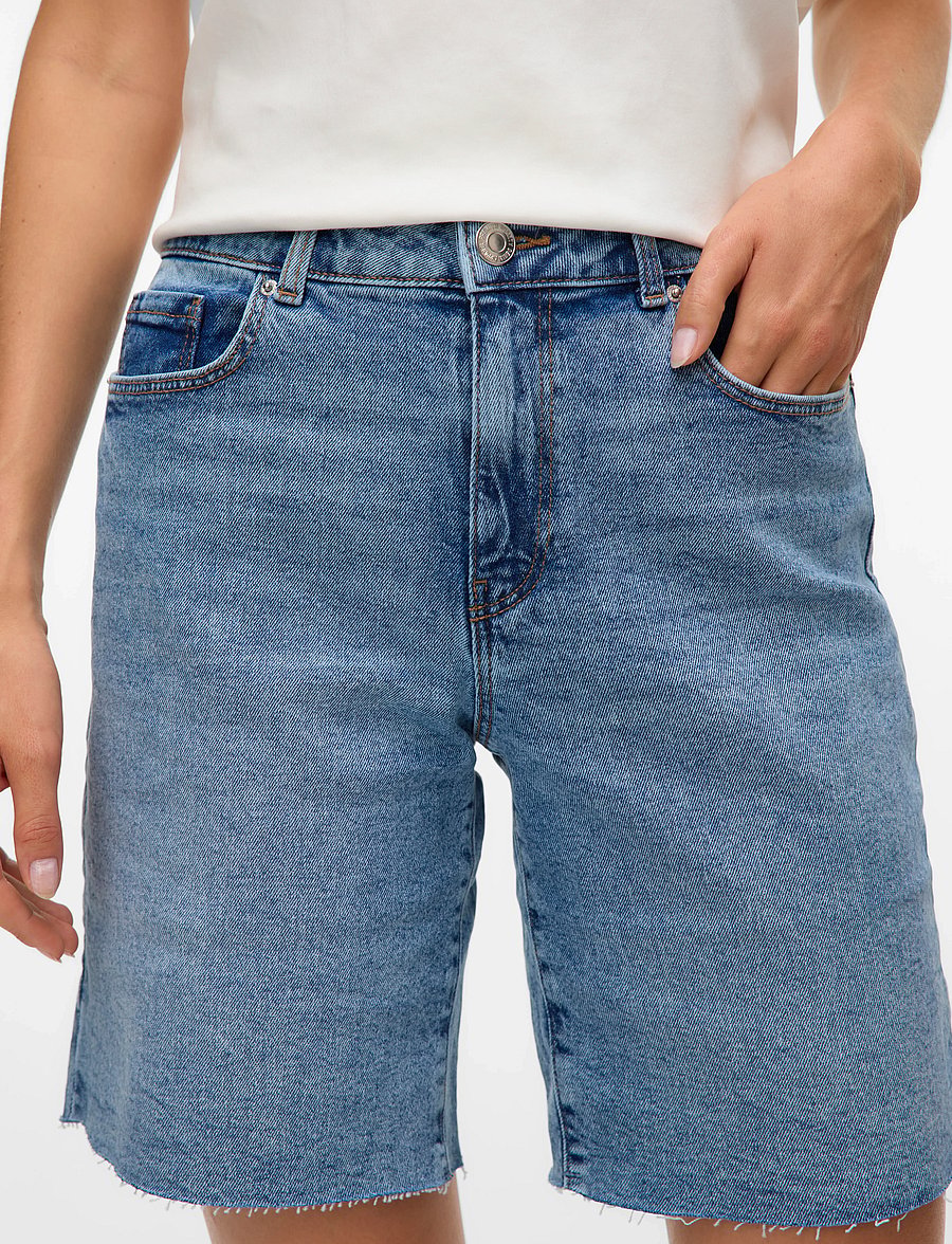 Vero Moda - VMCLEO HR LONG DNM SHORTS MIX NOOS - jeansshorts - light blue denim - 4