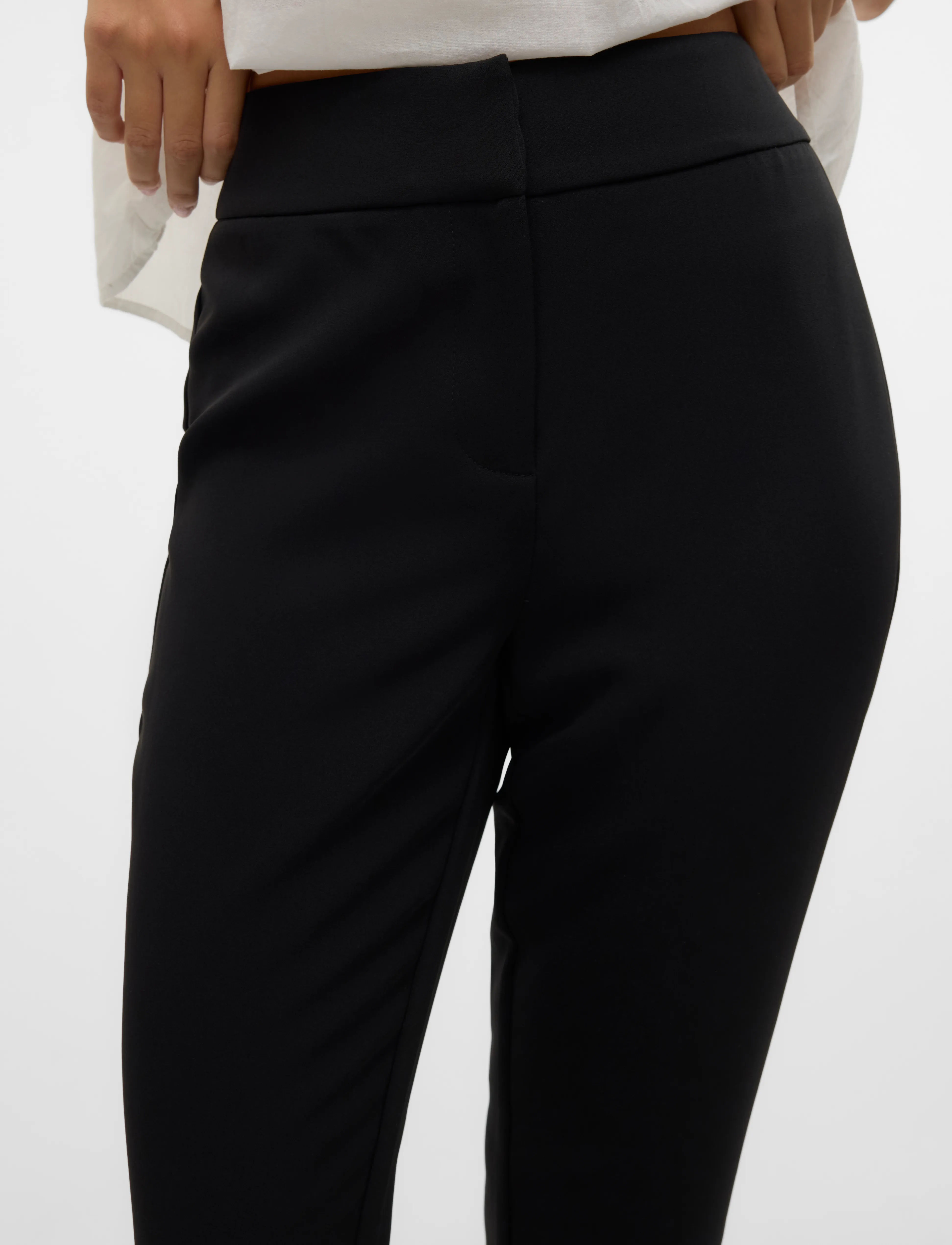 Vero Moda - VMCIRI MW CAPRI PANT - black - 5