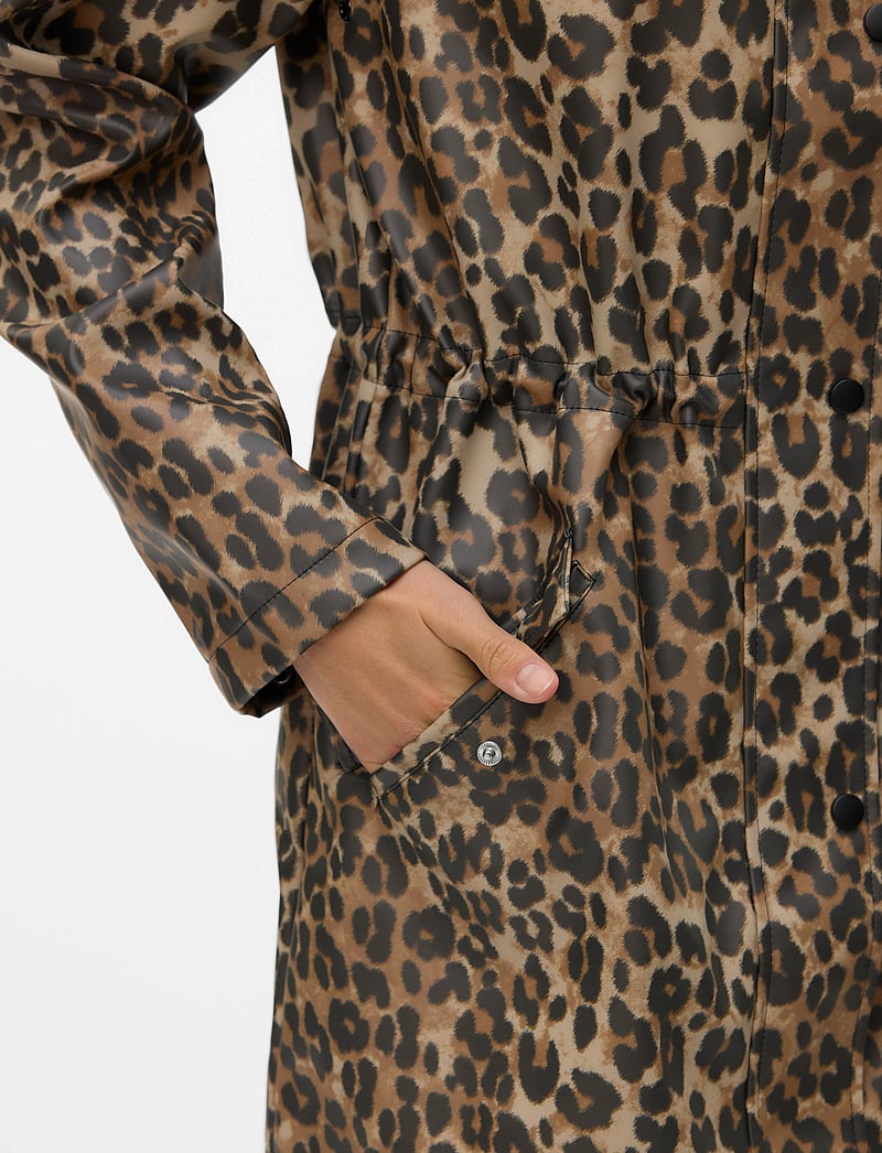 Vero Moda - VMMALOU COATED PRINTED JACKET NOOS - leichte mäntel - irish cream - 4