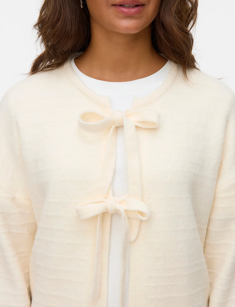 Vero Moda - VMBOOM STRUCTURE LS O-NECK TIE CARD BOO - cardigans - birch - 4