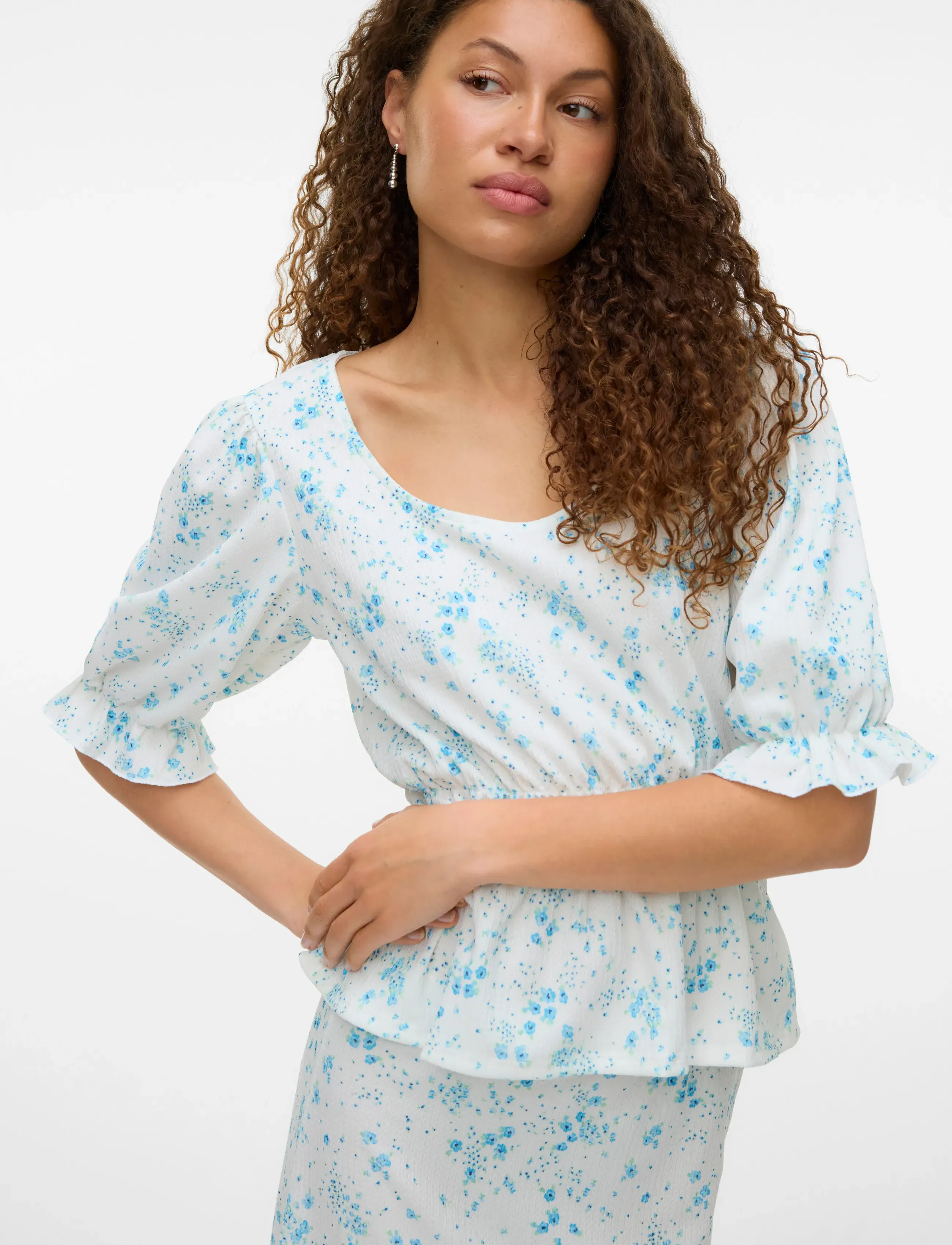 Vero Moda - VMSOMYA 2/4 VERSATILE TOP VMA - lühikeste varrukatega pluusid - snow white - 4