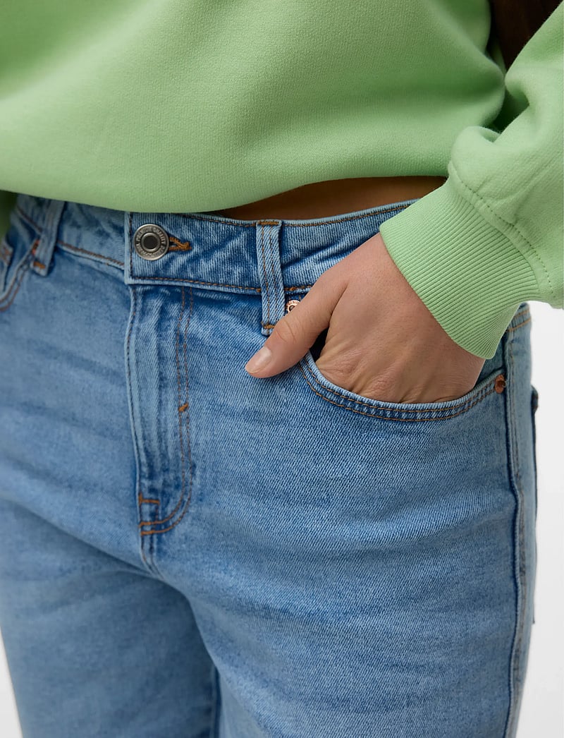 Vero Moda - VMAMARA MR SLIM STRAIGHT ANK VI3512 NOOS - sirge säärega teksad - light blue denim - 4