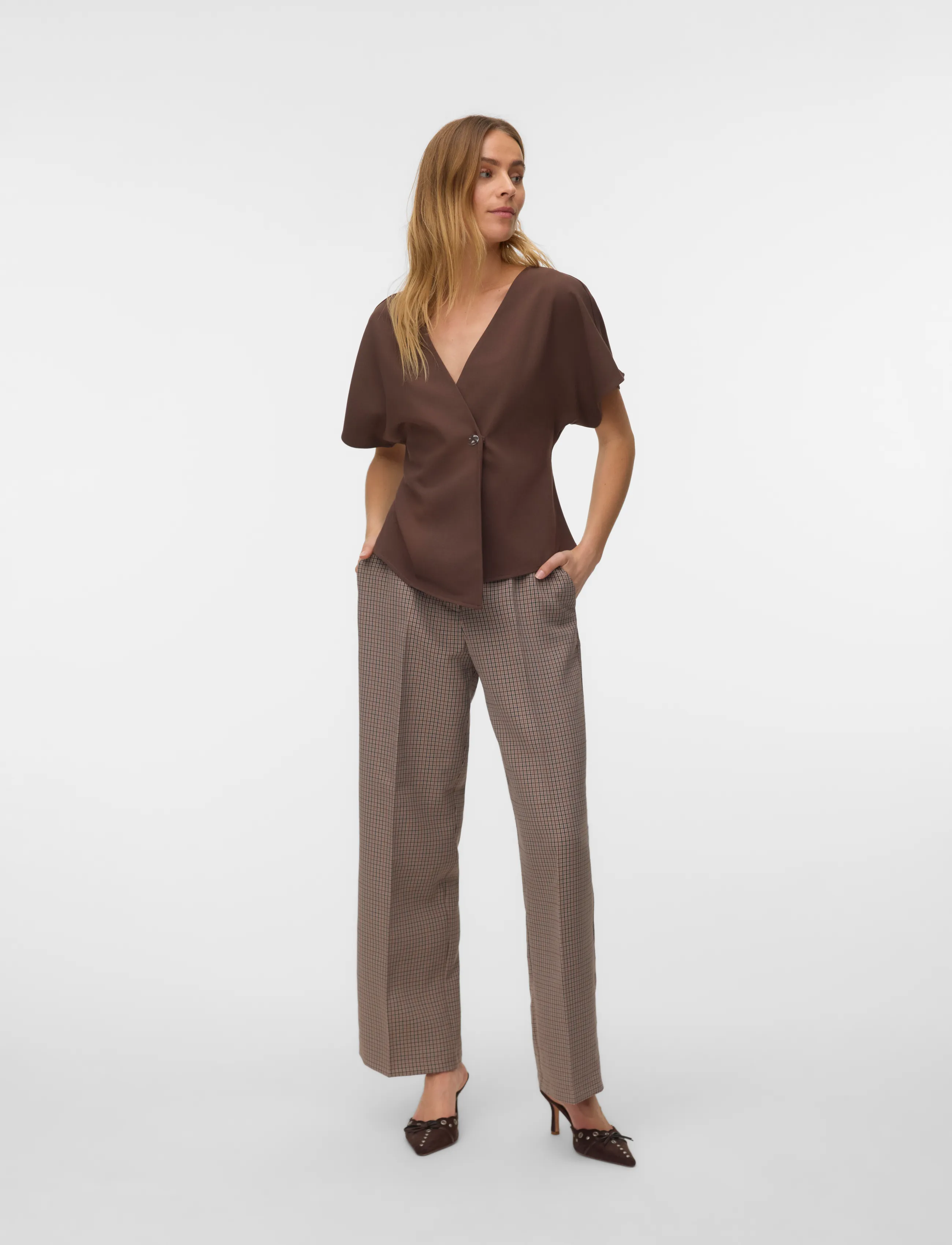 Vero Moda VMSONJA SS V-NECK TOP WVN EXP - Kortærmede bluser - CHOCOLATE MARTINI / brown
