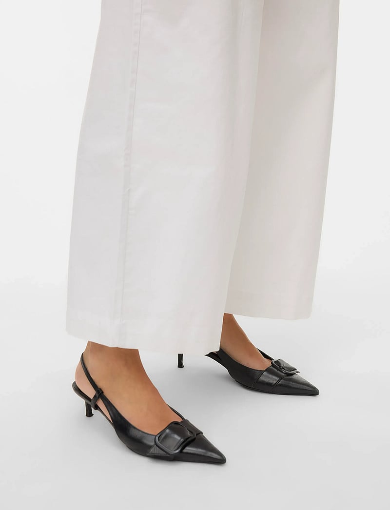 Vero Moda - AWVANA MW WIDE ANKLE PANT NOOS - wide leg trousers - bright white - 5