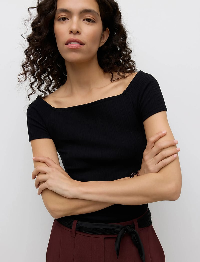 Vero Moda - AWVERDE SS OFF SHOULDER TOP NOOS - t-shirts - black - 3