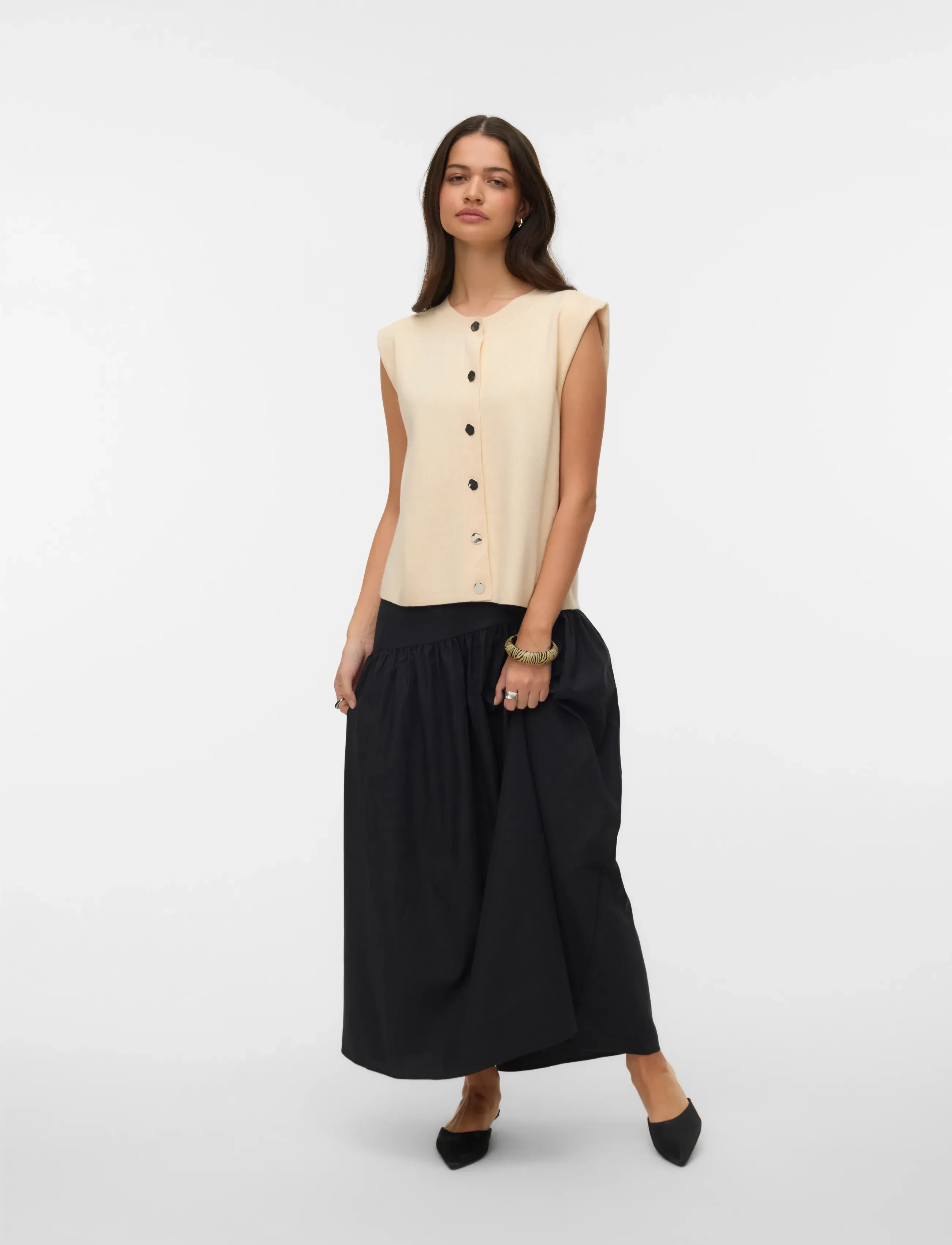 Vero Moda Vmgold Sl O-Neck Button Vest Boo, M, Beige, Veste > Strikkede Veste, Dame