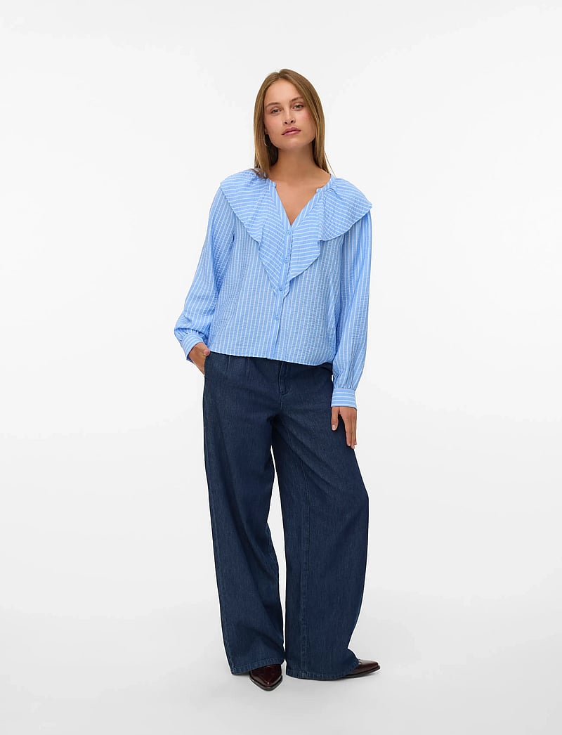 Vero Moda - VMKAJA LS V-NECK FRILL SHIRT WVN - långärmade blusar - vista blue - 0