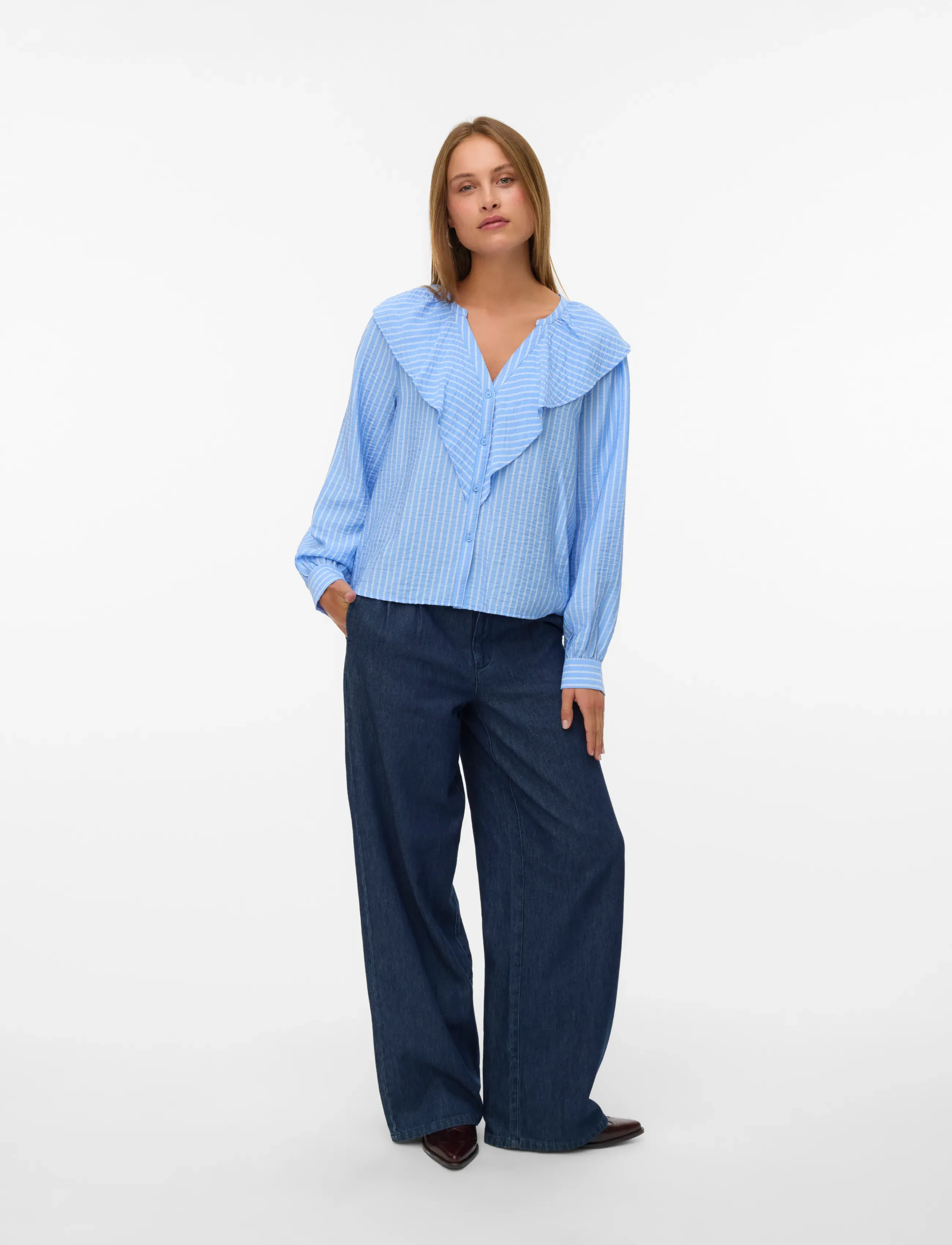 Vero Moda VMKAJA LS V-NECK FRILL SHIRT WVN - Blusen - VISTA BLUE / blue