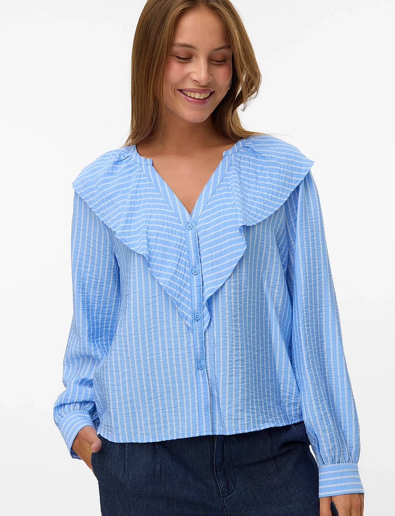 Vero Moda - VMKAJA LS V-NECK FRILL SHIRT WVN - långärmade blusar - vista blue - 3
