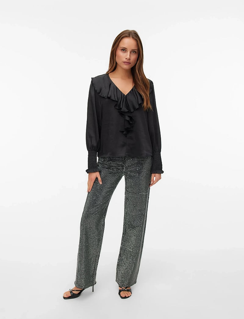 Vero Moda - AWBEA LS V-NECK FRILL BLOUSE - langärmlige blusen - black - 0