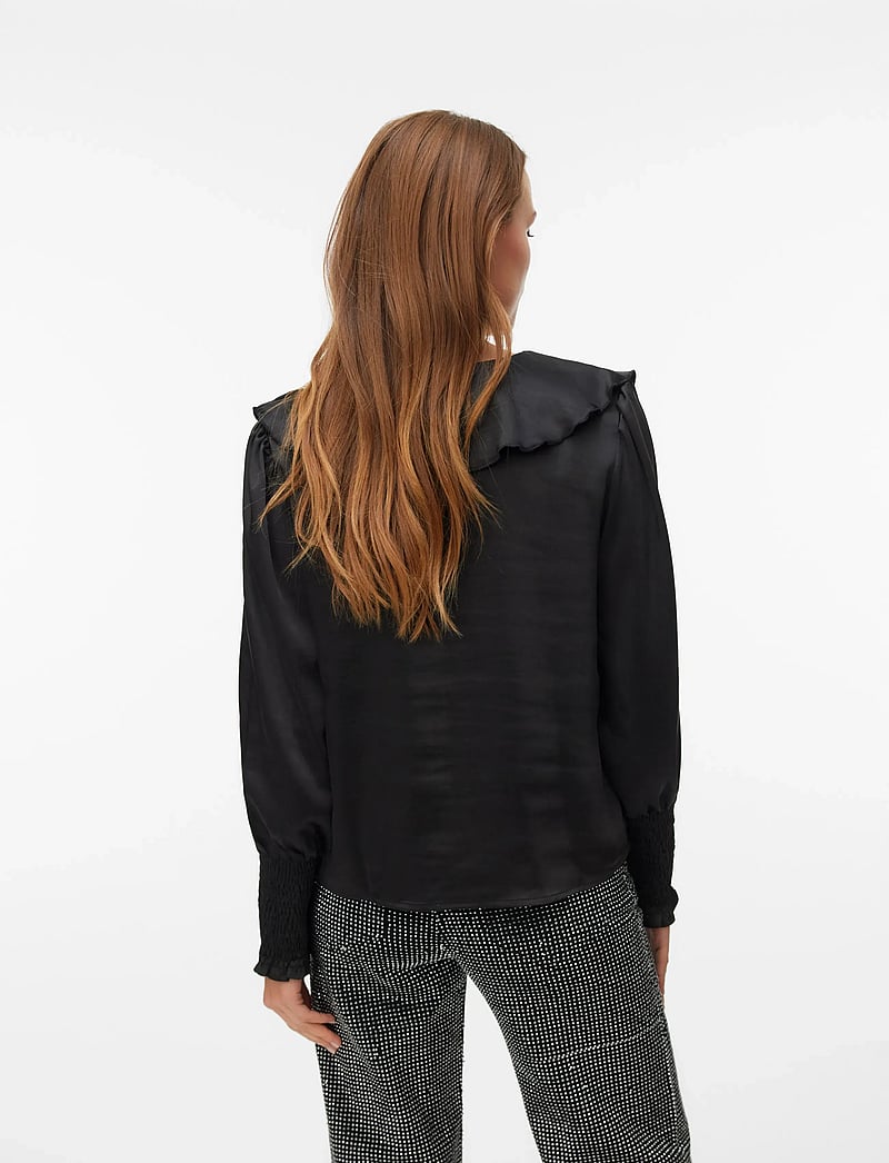 Vero Moda - AWBEA LS V-NECK FRILL BLOUSE - langärmlige blusen - black - 3