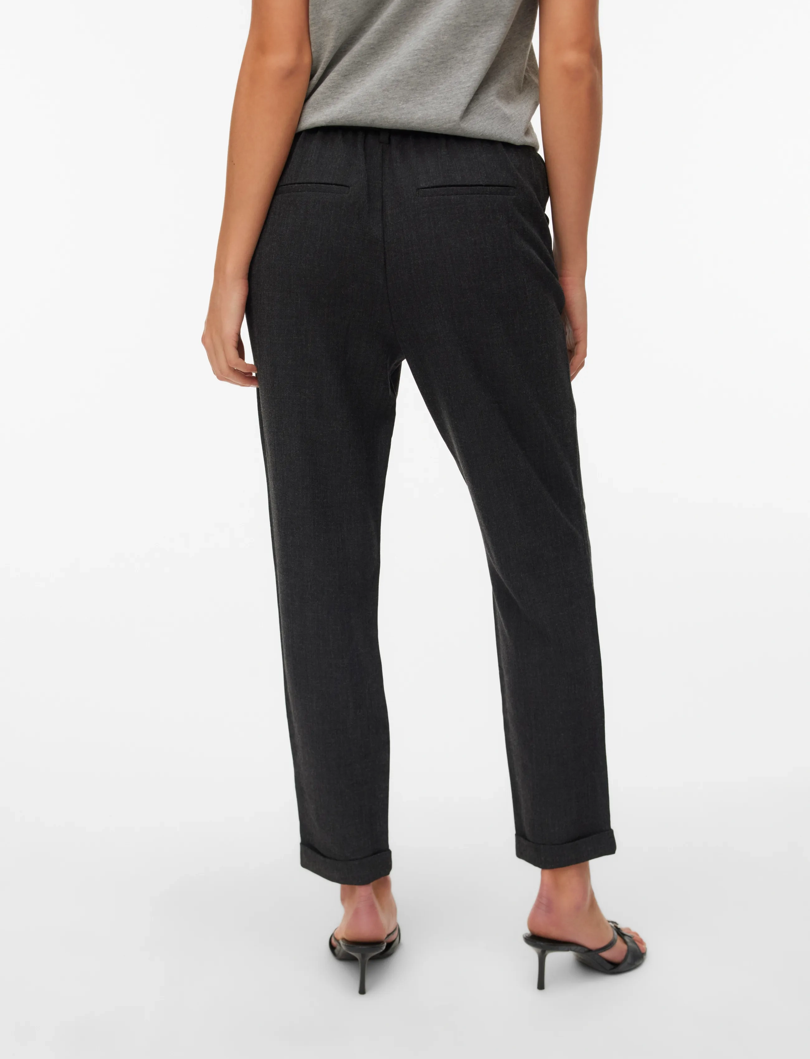 Vero Moda - VMMAYA BESTIE MW LOOSE PANT NOOS - pantalons slim fit - dark grey melange - 3