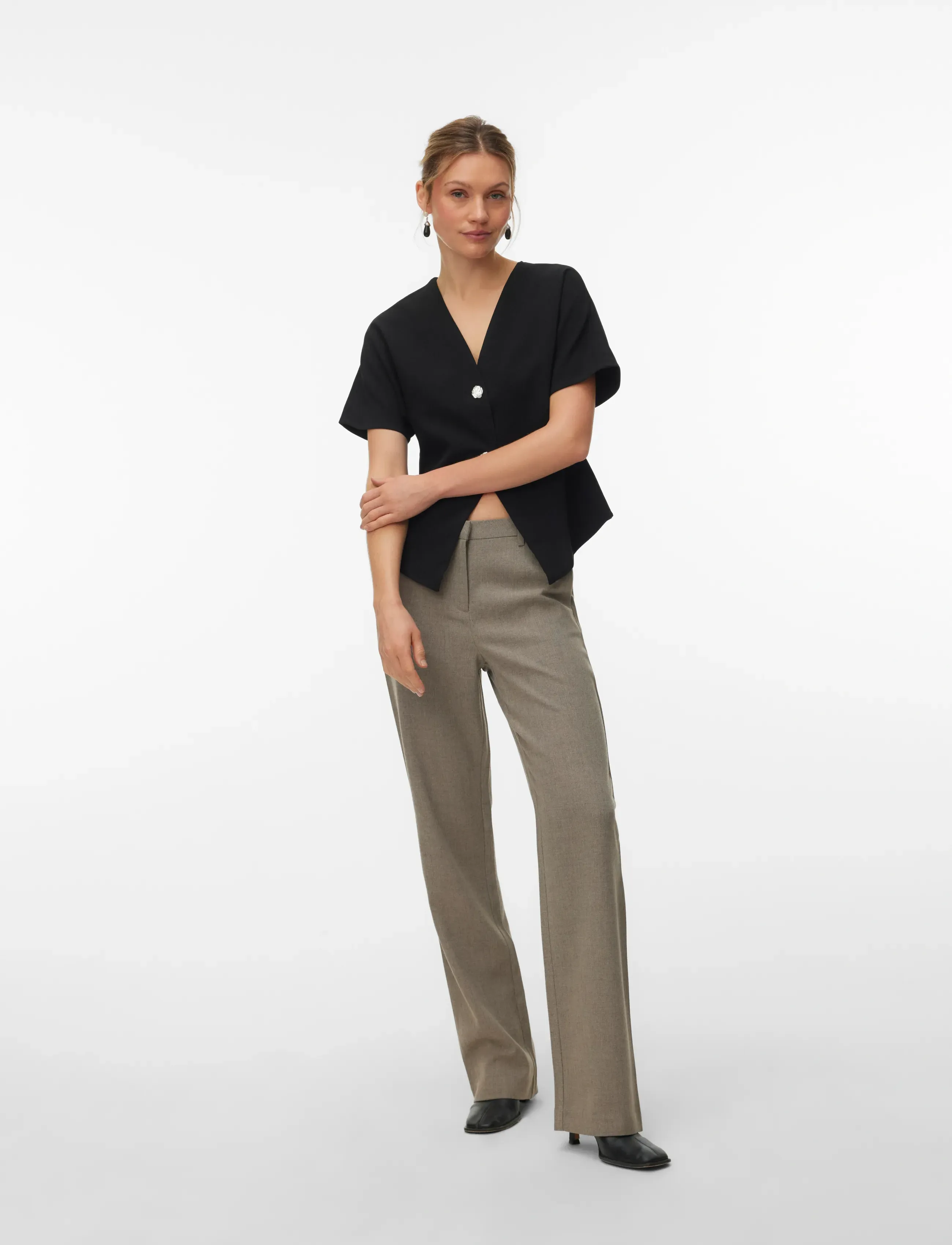 Vero Moda VMZAMIRA BESTIE MW STRAIGHT PANT NOOS - Püksid - MOON ROCK / beige