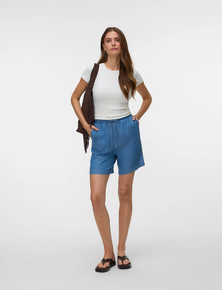 Vero Moda - VMBREE HR LOOSE BERMUDA TENCEL SHORTS - bermudashorts - medium blue denim - 0
