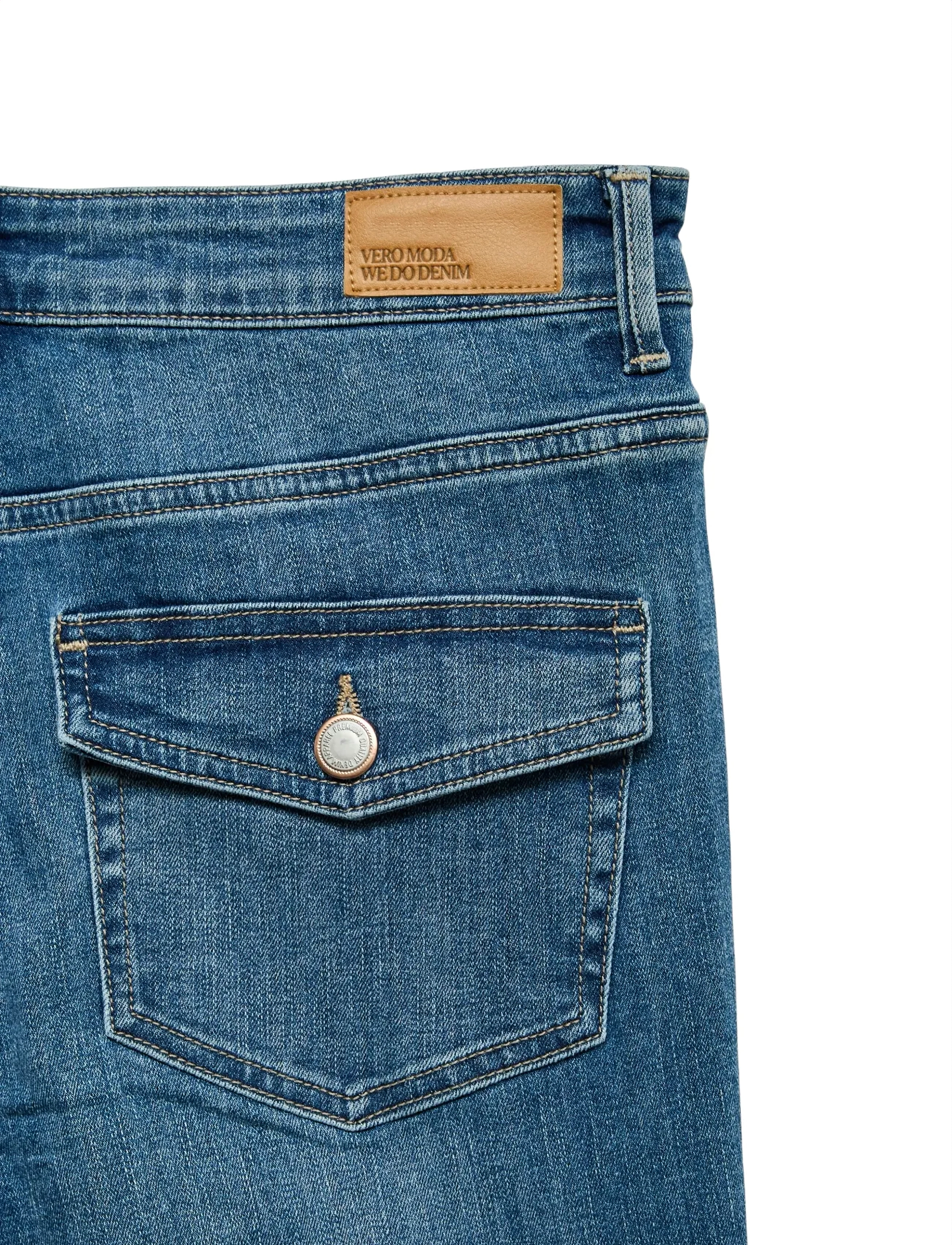 Vero Moda - VMFLASH MR FLARED POCKET RA3042 GA NOOS - Útvíðar gallabuxur - medium blue denim - 5