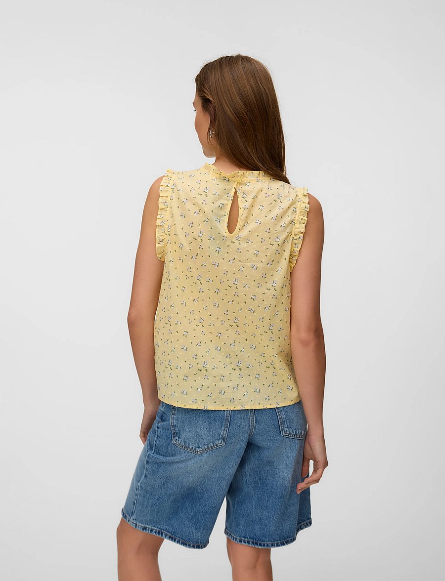 Vero Moda - VMTRINE SL TOP WVN NOOS - Ärmellose blusen - pale banana - 2