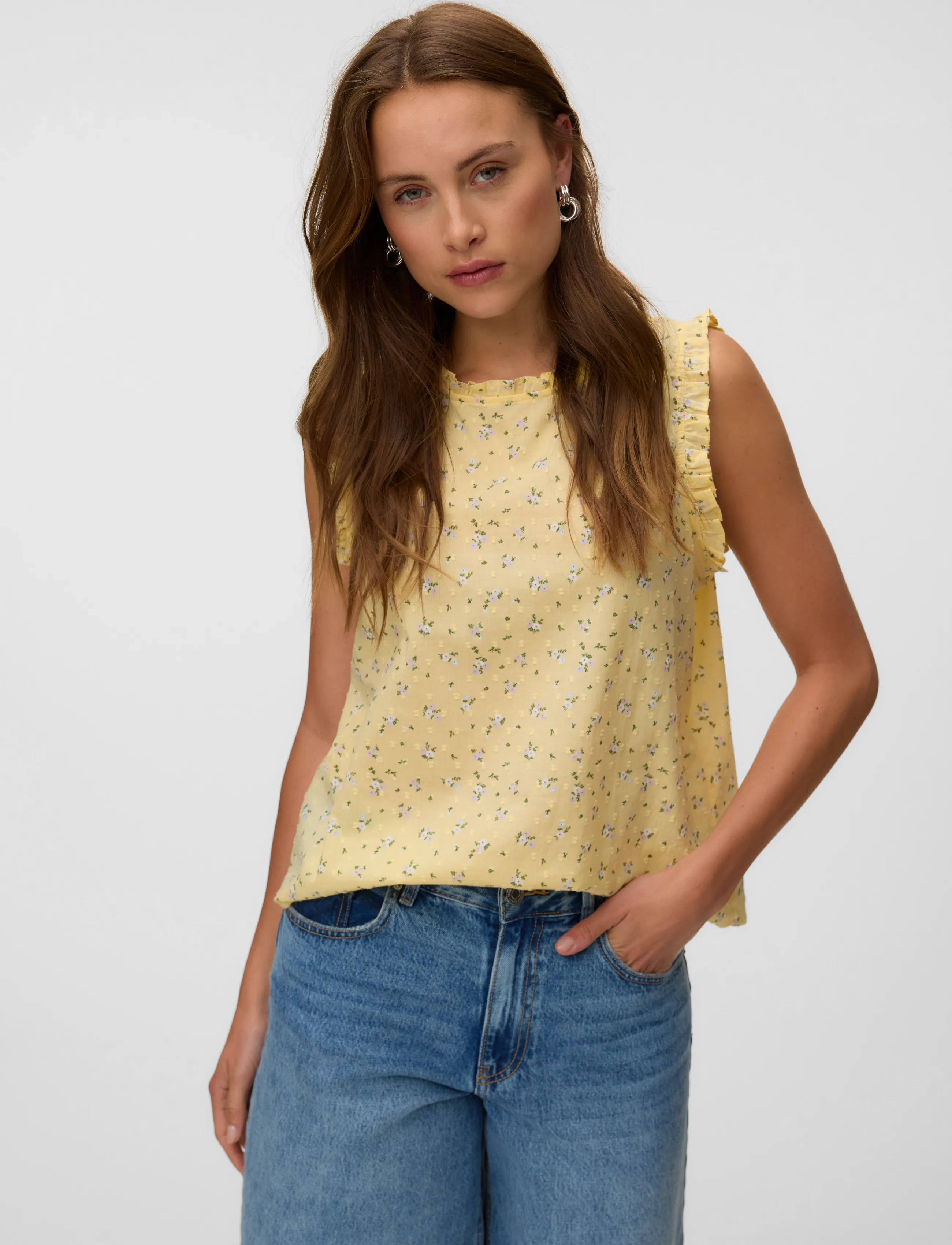 Vero Moda - VMTRINE SL TOP WVN NOOS - sleeveless blouses - pale banana - 3