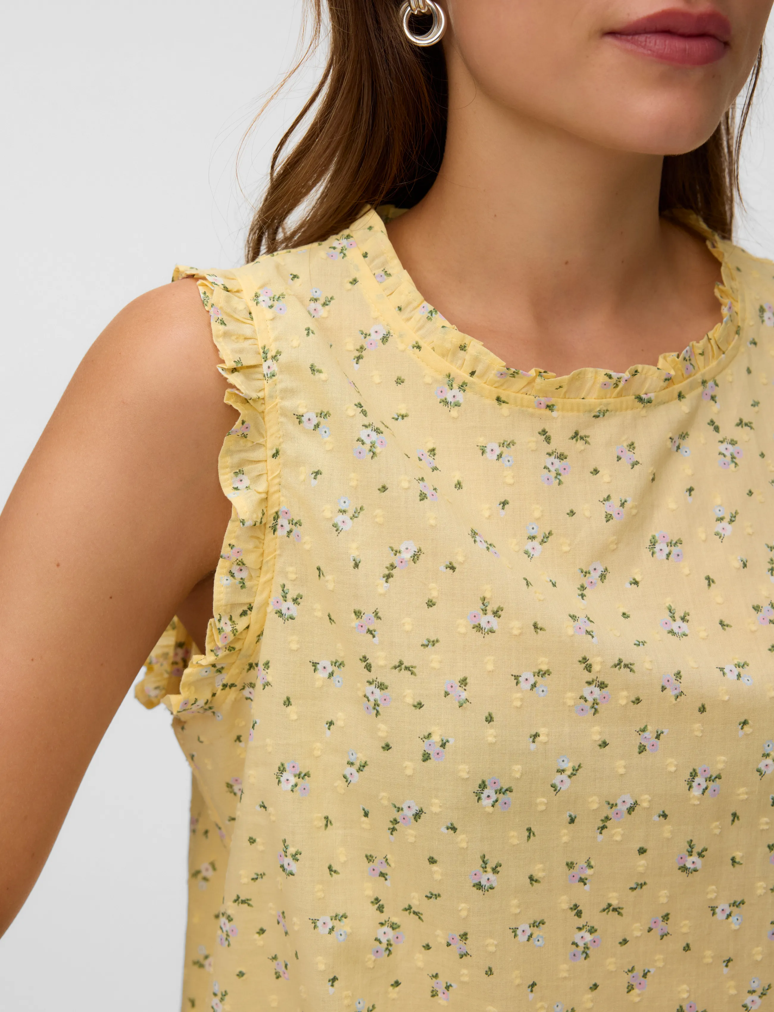 Vero Moda - VMTRINE SL TOP WVN NOOS - sleeveless blouses - pale banana - 4