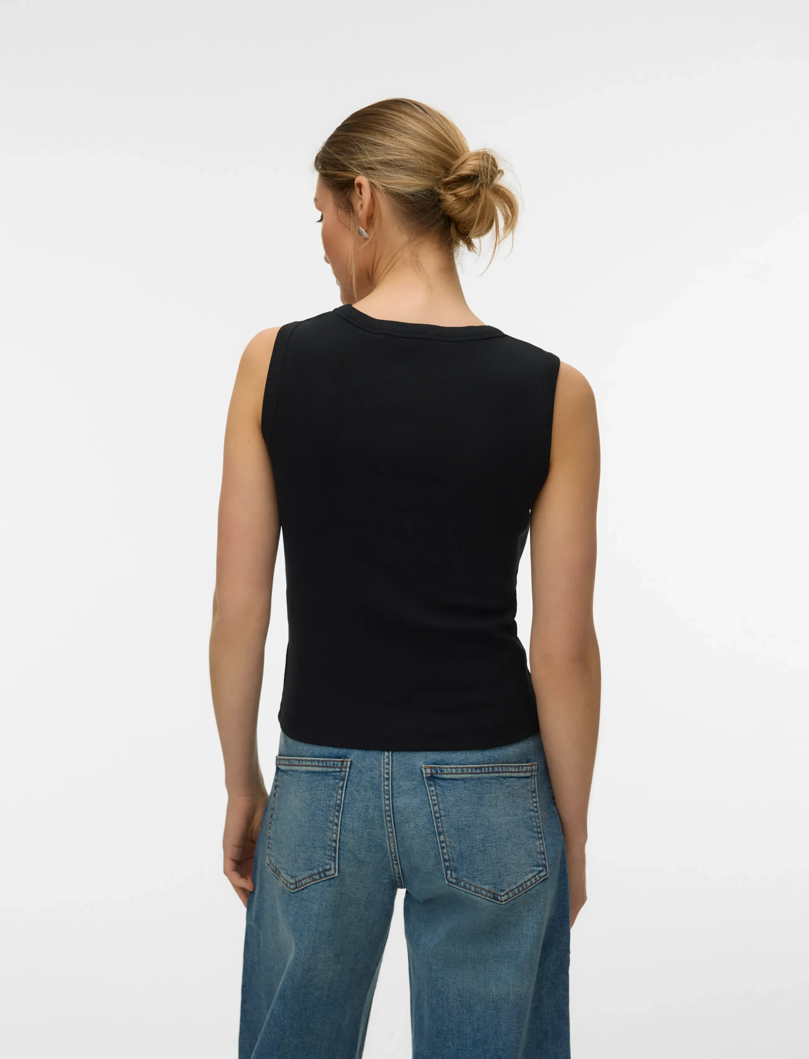 Vero Moda - VMCHLOE SL DEEP V-NECK TOP JRS NOOS - sleeveless tops - black - 2