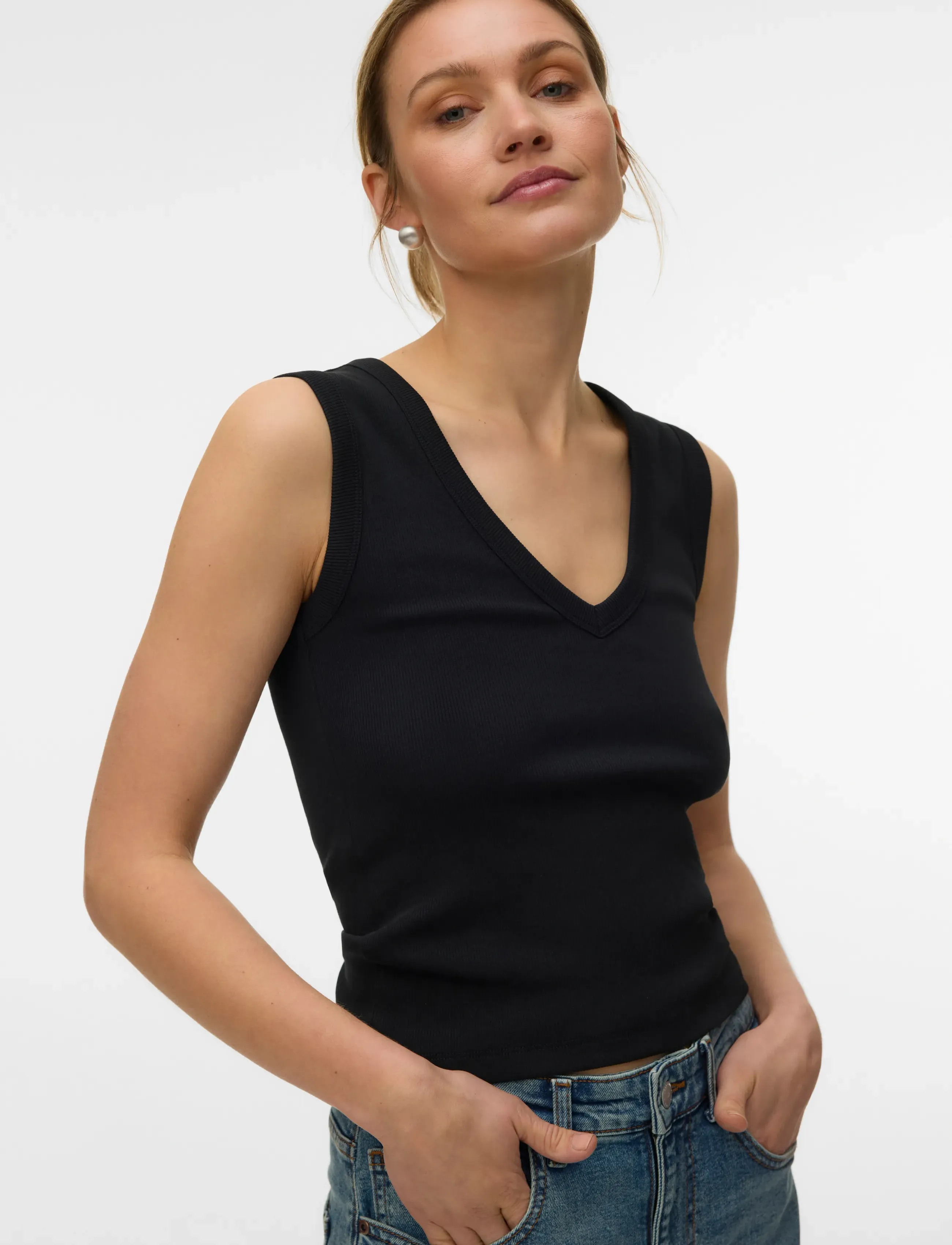 Vero Moda - VMCHLOE SL DEEP V-NECK TOP JRS NOOS - sleeveless tops - black - 3