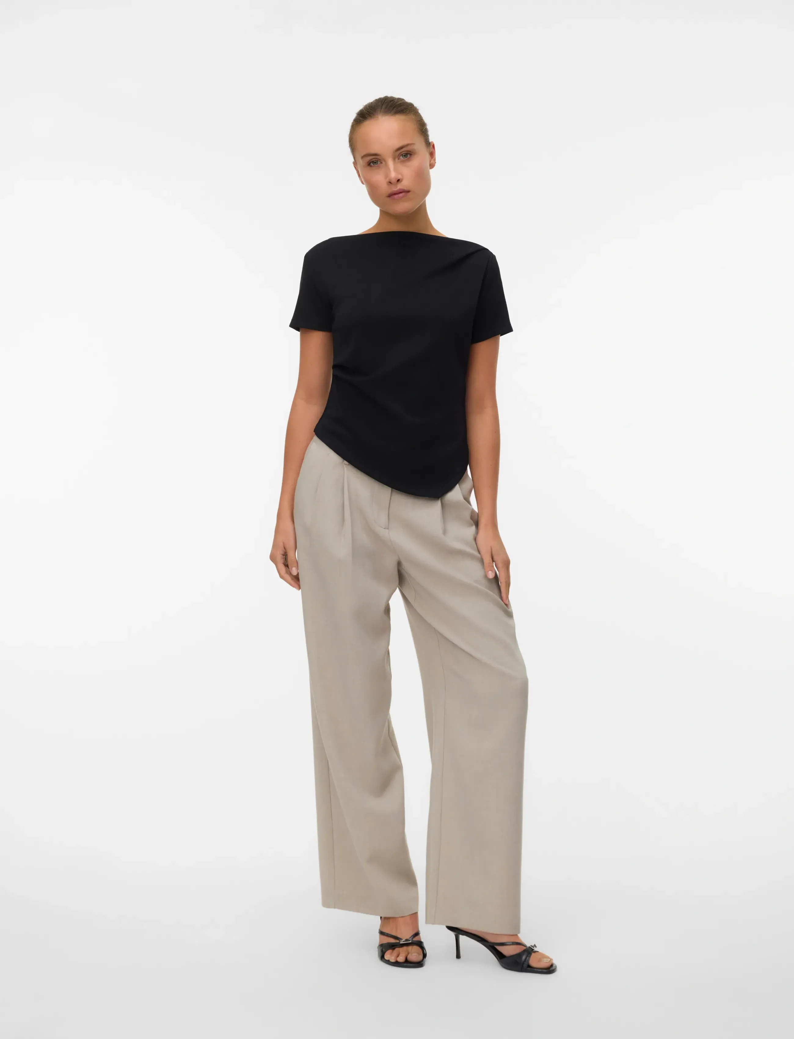 Vero Moda VMMILLE SS BOATNECK SHORT TOP JRS NOOS - T-shirts - BLACK / black