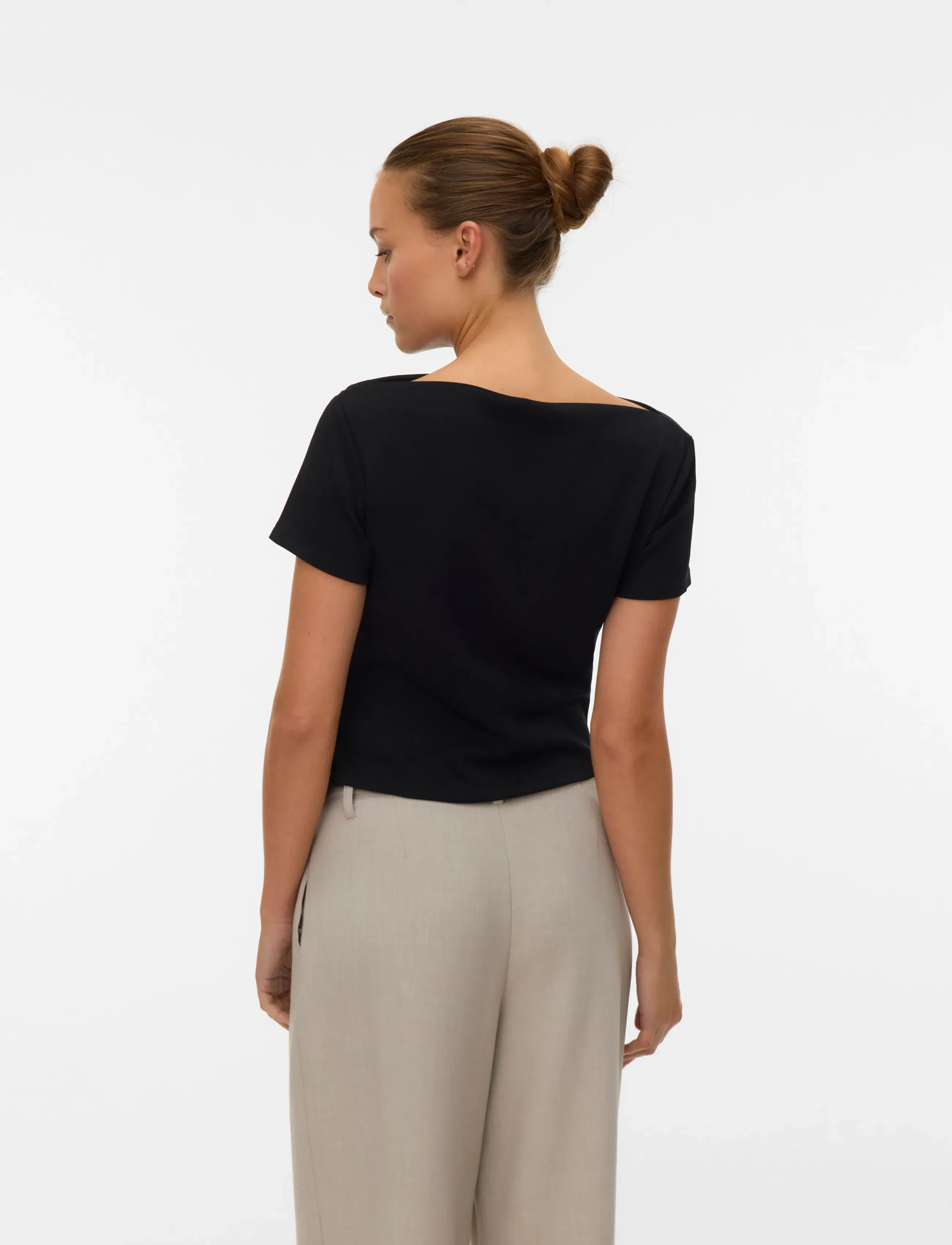 Vero Moda - VMMILLE SS BOATNECK SHORT TOP JRS NOOS - t-shirts - black - 2