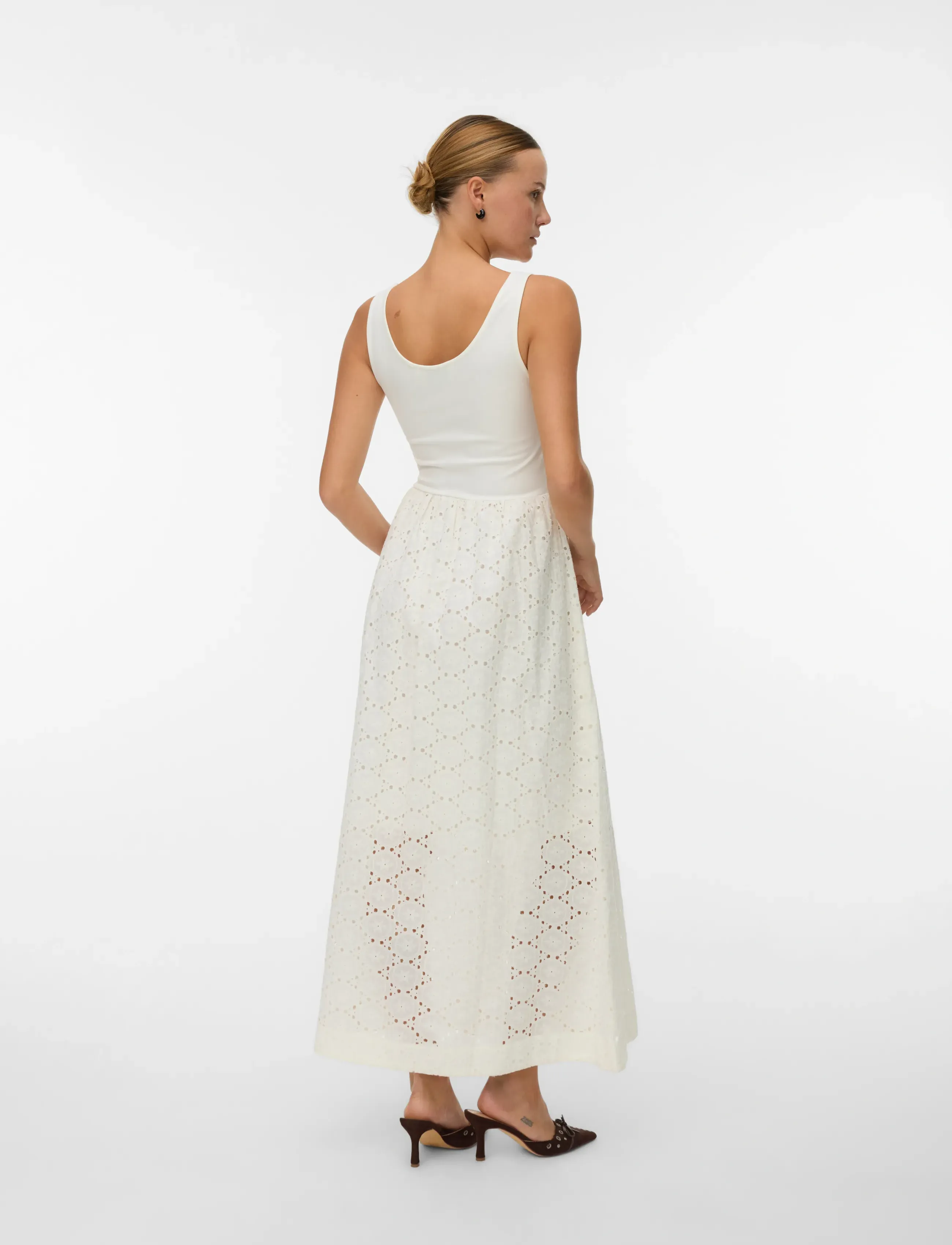 Vero Moda - AWBRISTOL SL U-NECK ANKLE DRESS - sommerkleider - snow white - 2