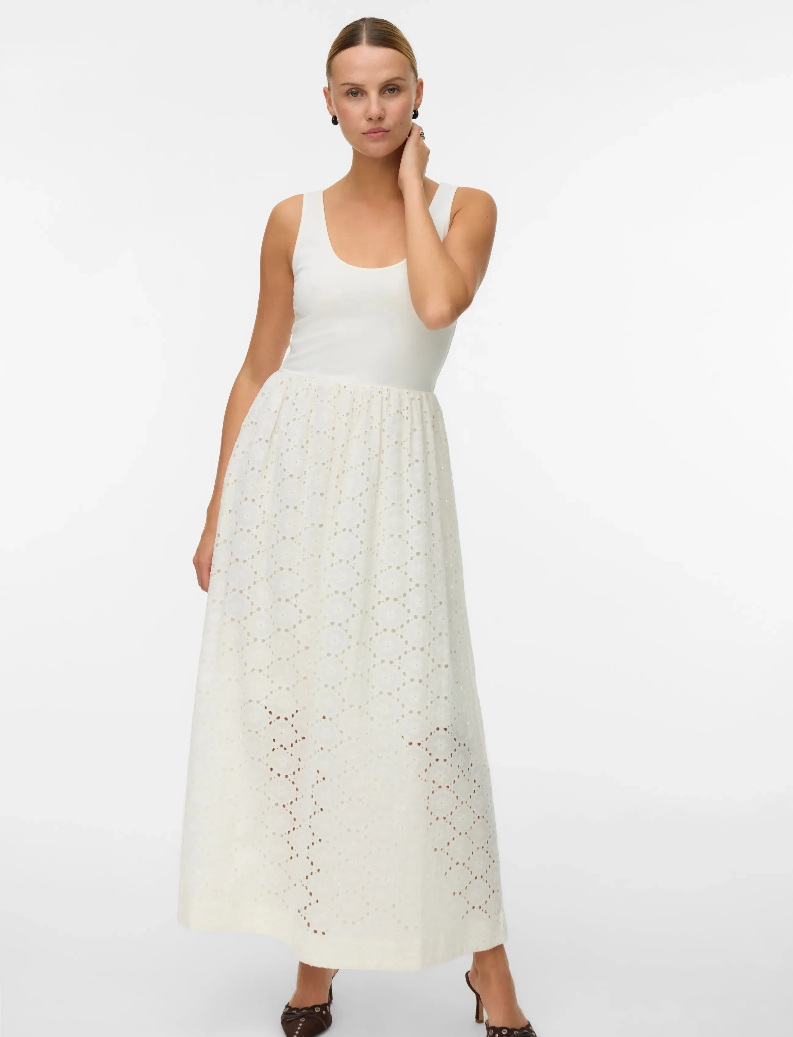 Vero Moda - AWBRISTOL SL U-NECK ANKLE DRESS - sommerkleider - snow white - 3