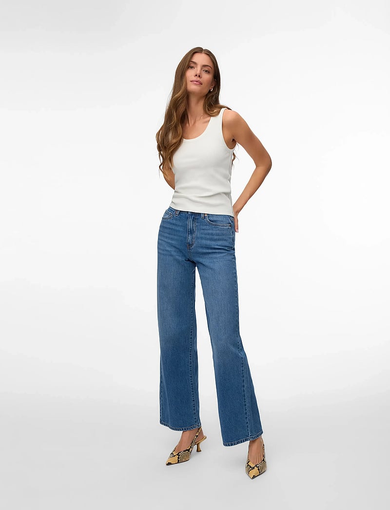 Vero Moda - VMCHLOE SL SHORT TANK TOP NOOS - crop tops - snow white - 0