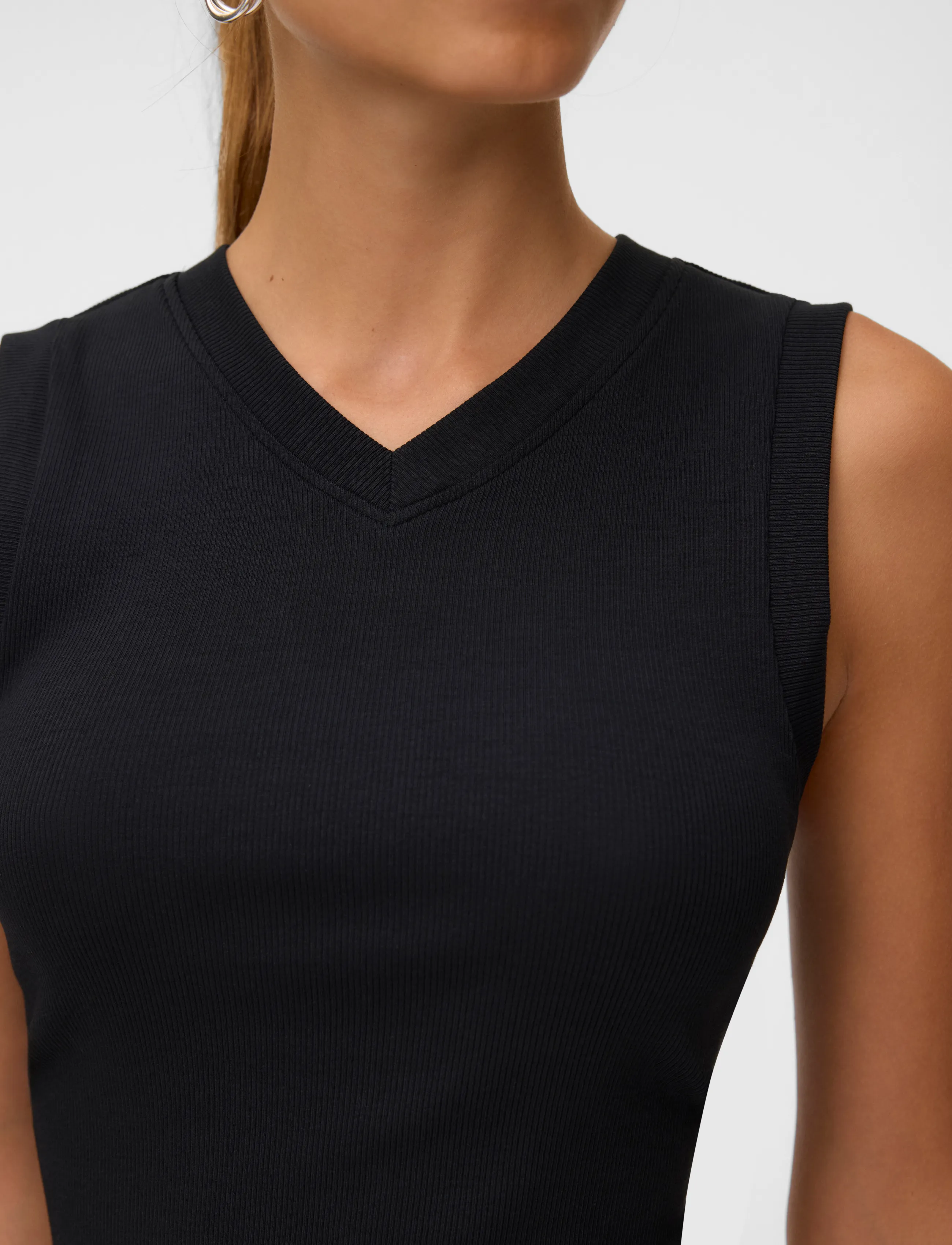 Vero Moda - AWCOLBIE V-NECK TANK TOP - varrukateta topid - black - 4