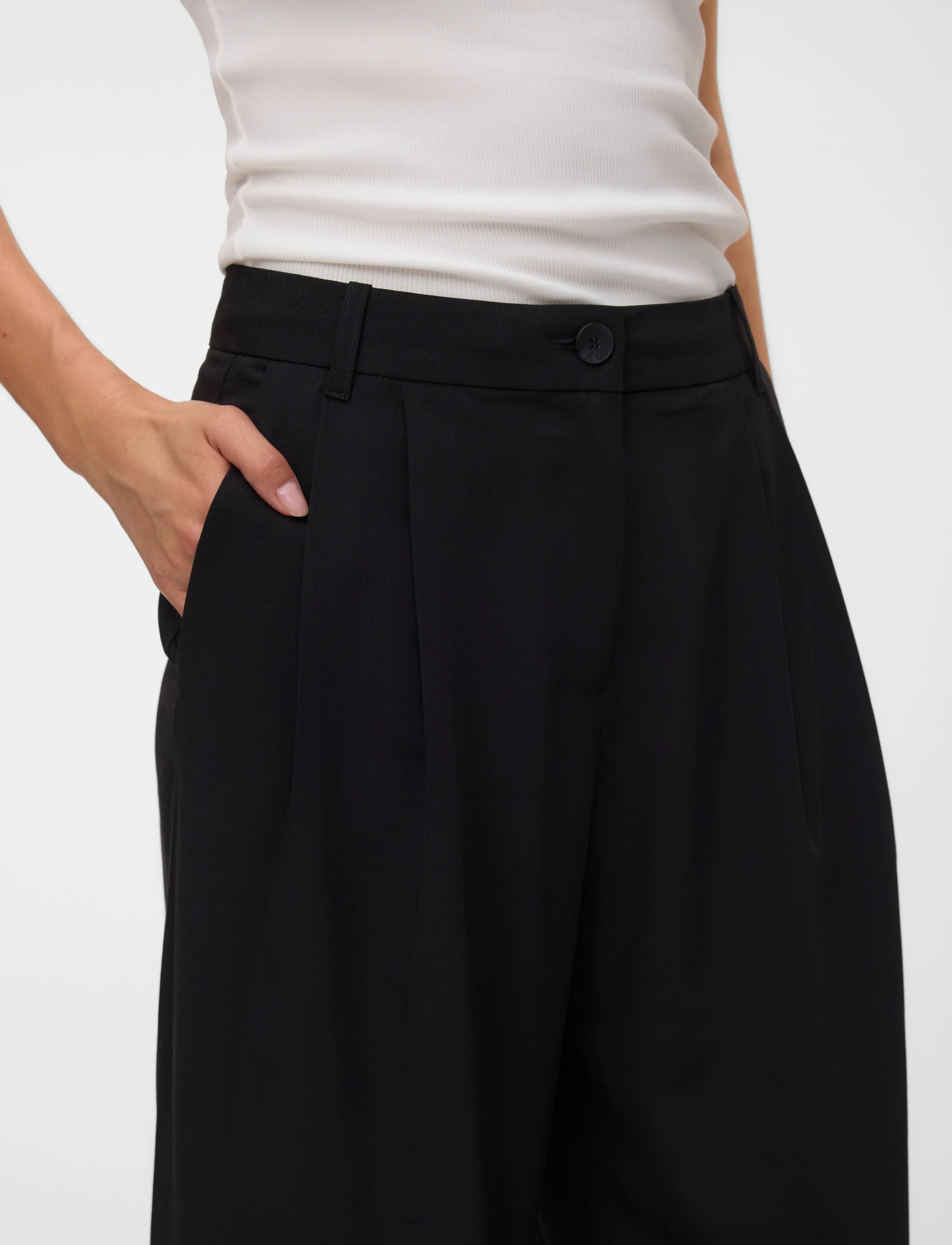 Vero Moda - VMSTELLA MW WIDE PLEAT PANT NOOS - anzugshosen - black - 4