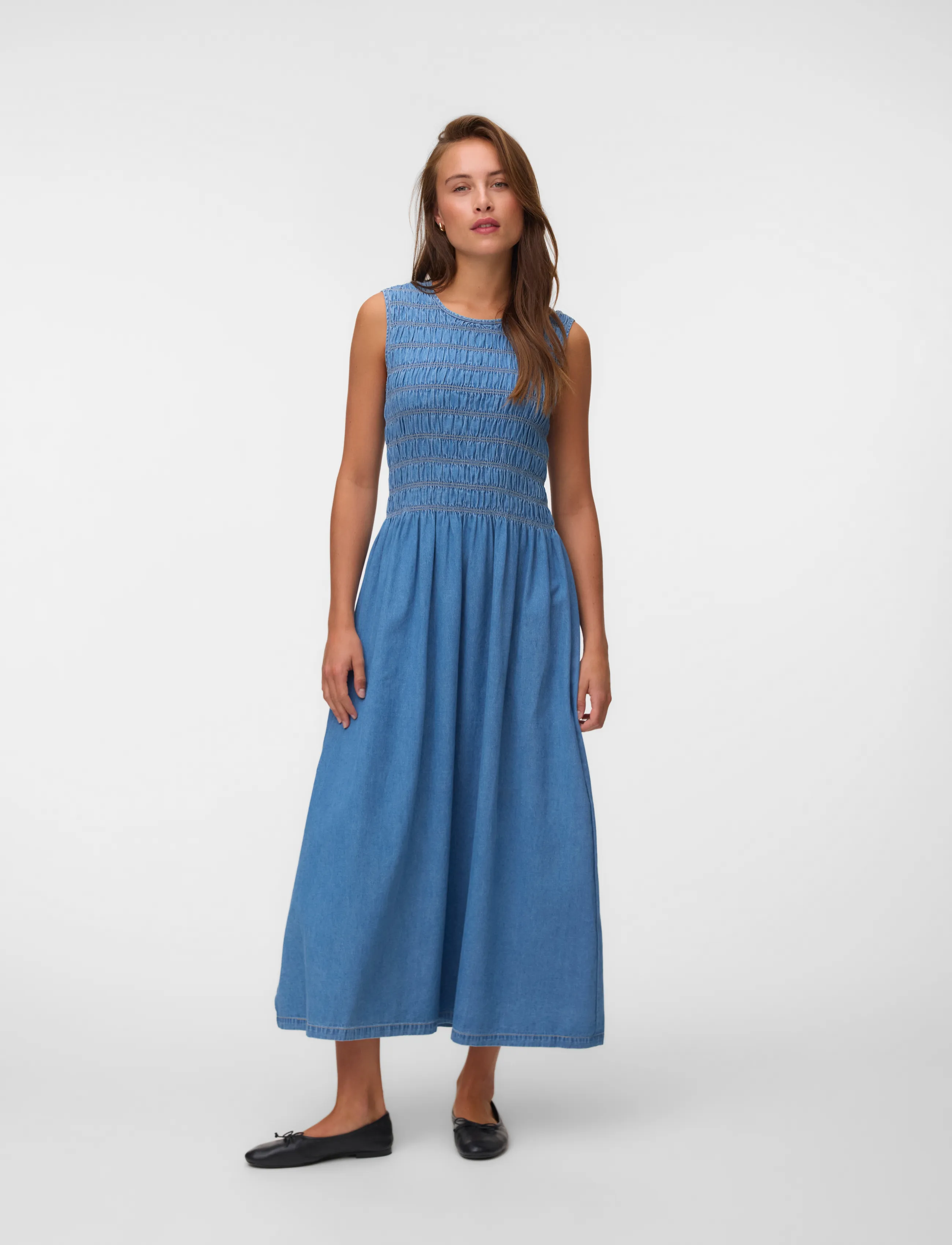 Vero Moda VMNERINA SL ANKLE SMOCK DNM DRESS SI367 - Jeansklänningar - MEDIUM BLUE DENIM / blue