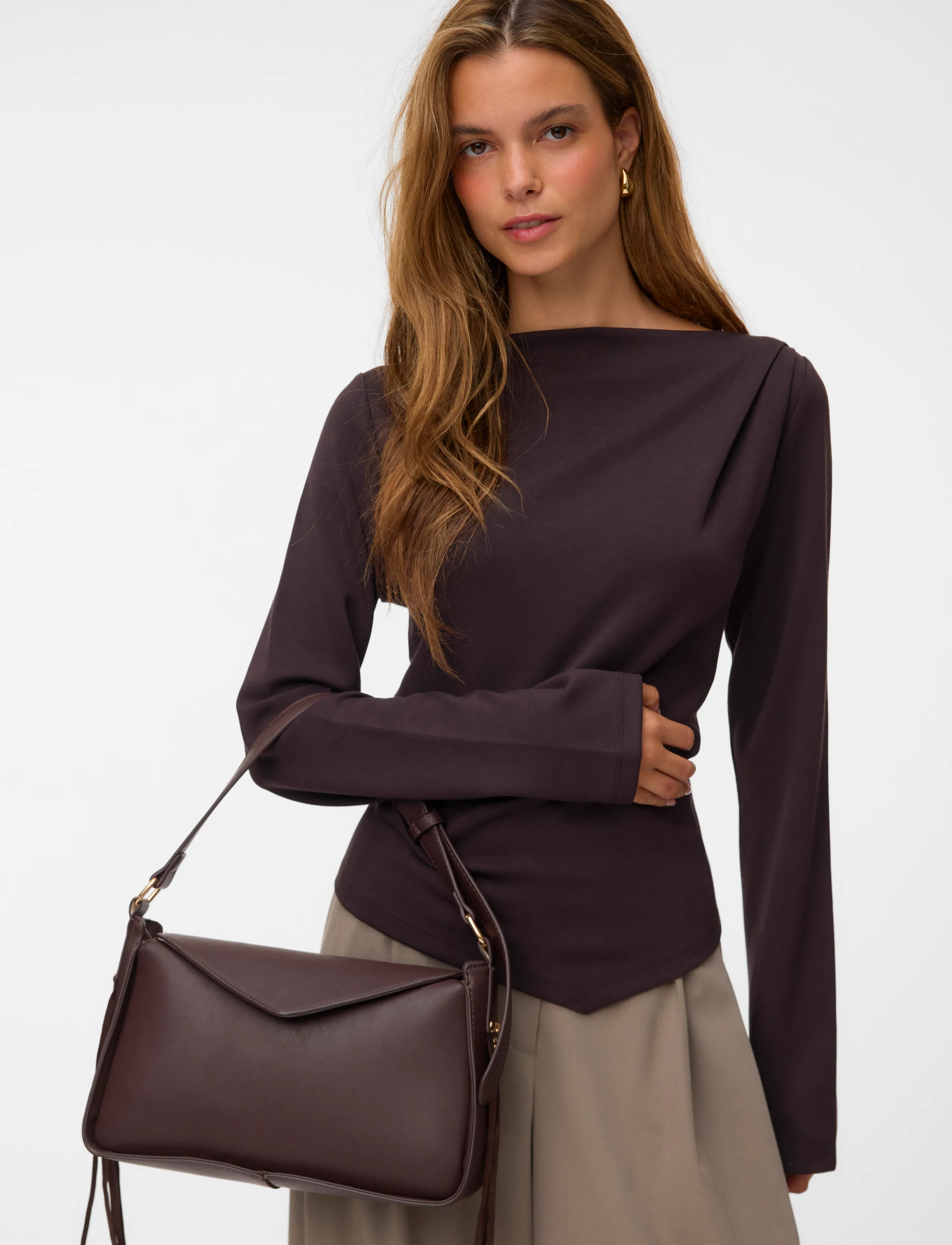 Vero Moda - VMMILLE LS BOATNECK SHORT TOP JRS NOOS - langärmelige blusen - chocolate torte - 3