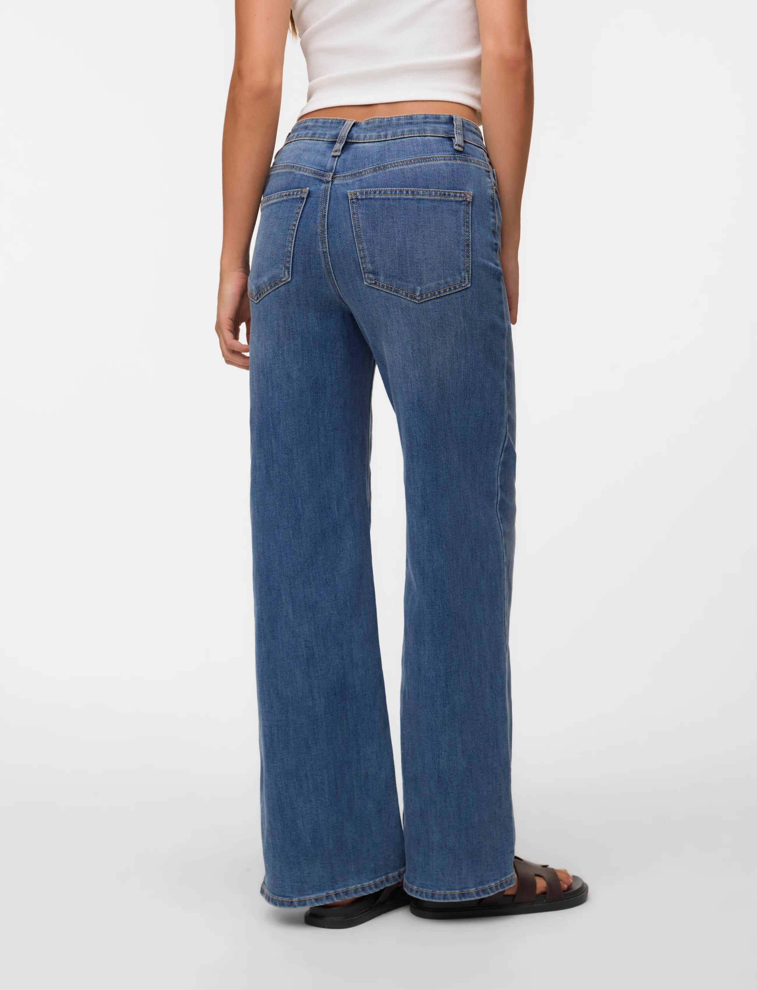 Vero Moda - VMOLIVIA STRETCH HR WIDE JNS LI3182 NOOS - hosen mit weitem bein - medium blue denim - 2