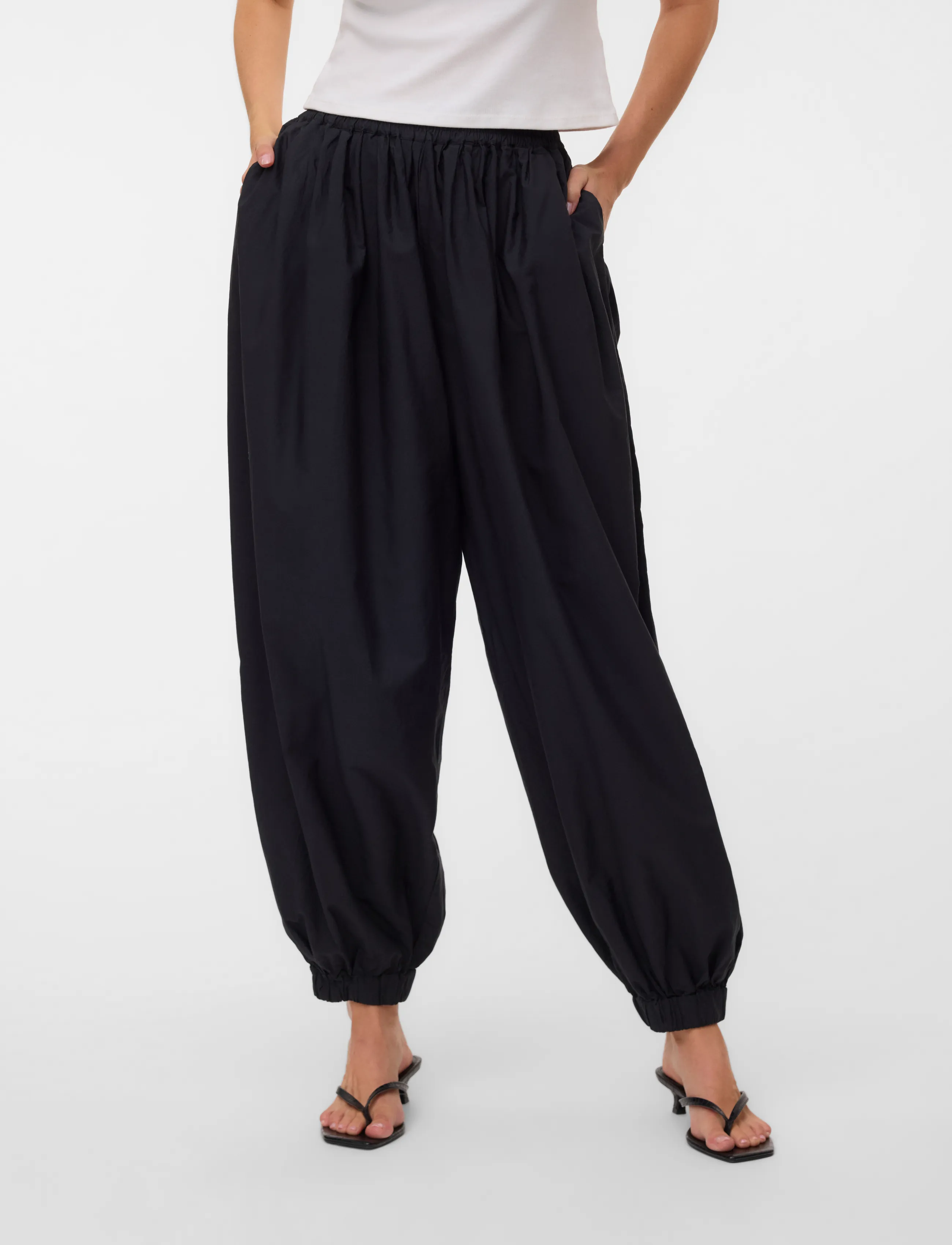 Vero Moda - AWCANELLA BALLOON PANT - spodnie barrel - black - 3