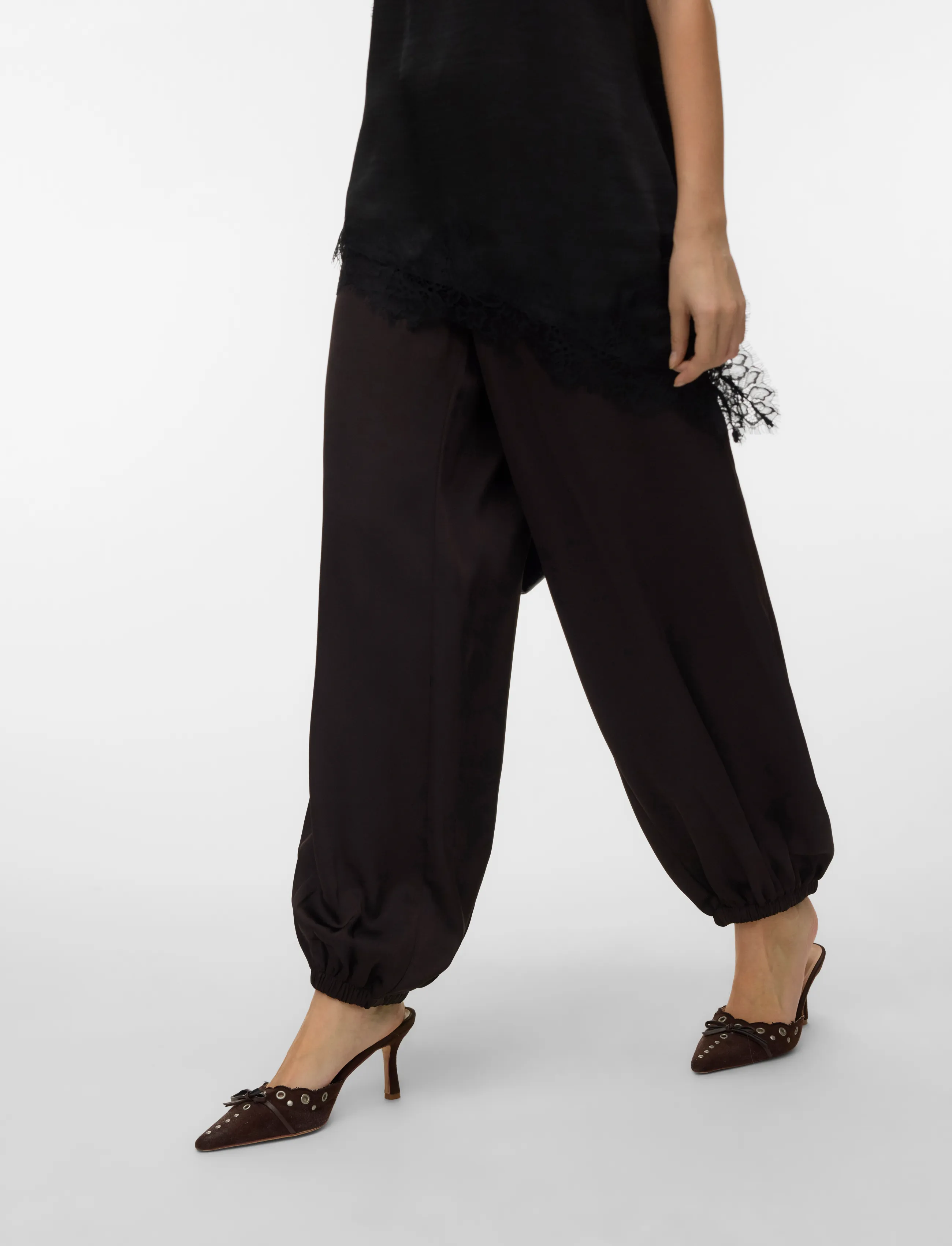 Vero Moda - VMMIRO MW BALLOON PANT WVN - barrel trousers - chocolate torte - 4