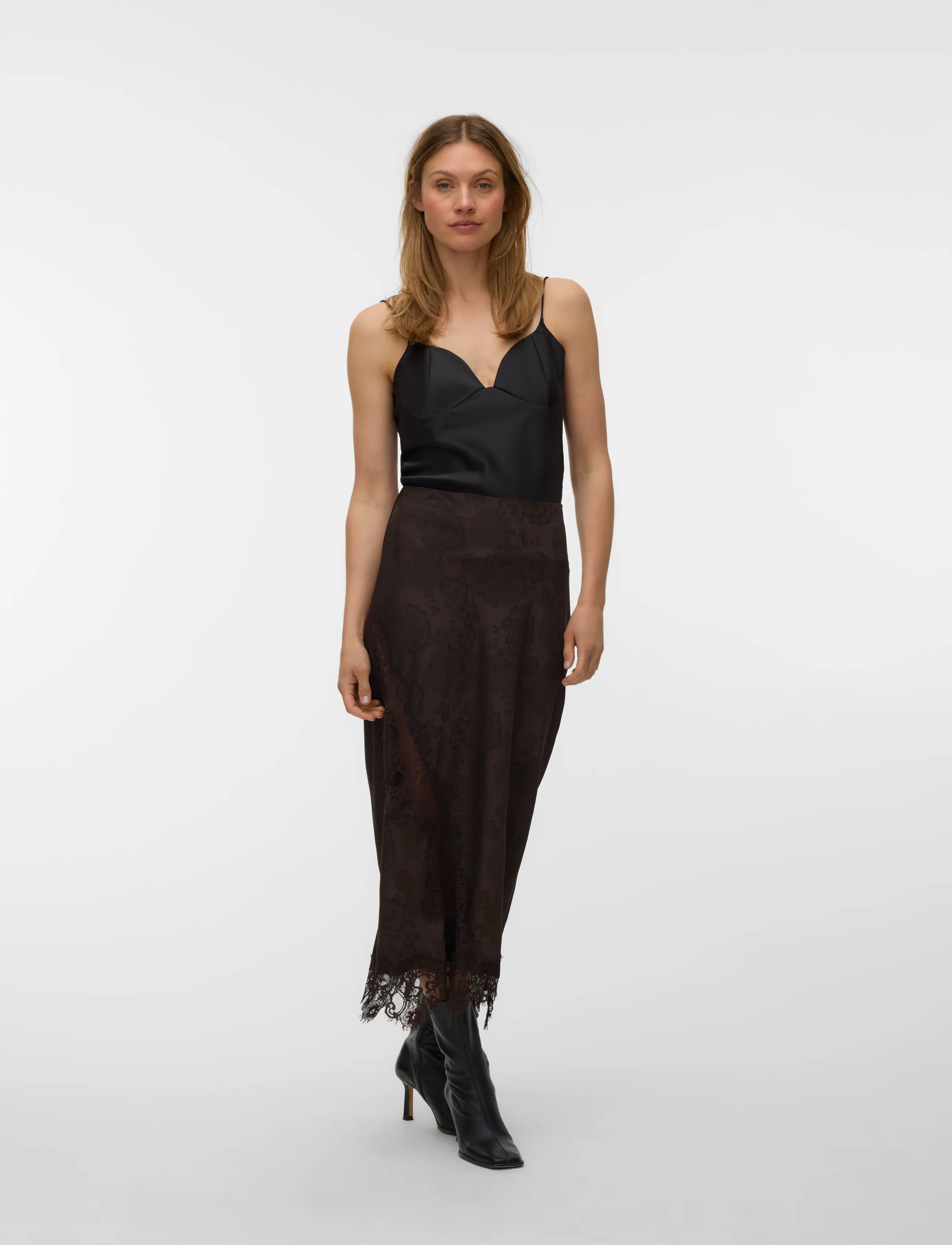 Vero Moda VMKIRA LACE MW 7/8 SKIRT WVN PA - Midi-Röcke - CHOCOLATE TORTE / brown